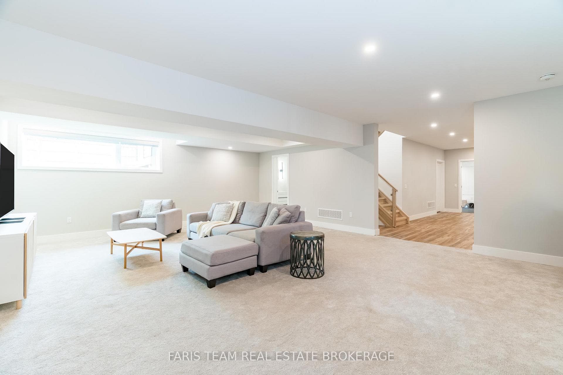 202 Kempenfelt Drive photo 34