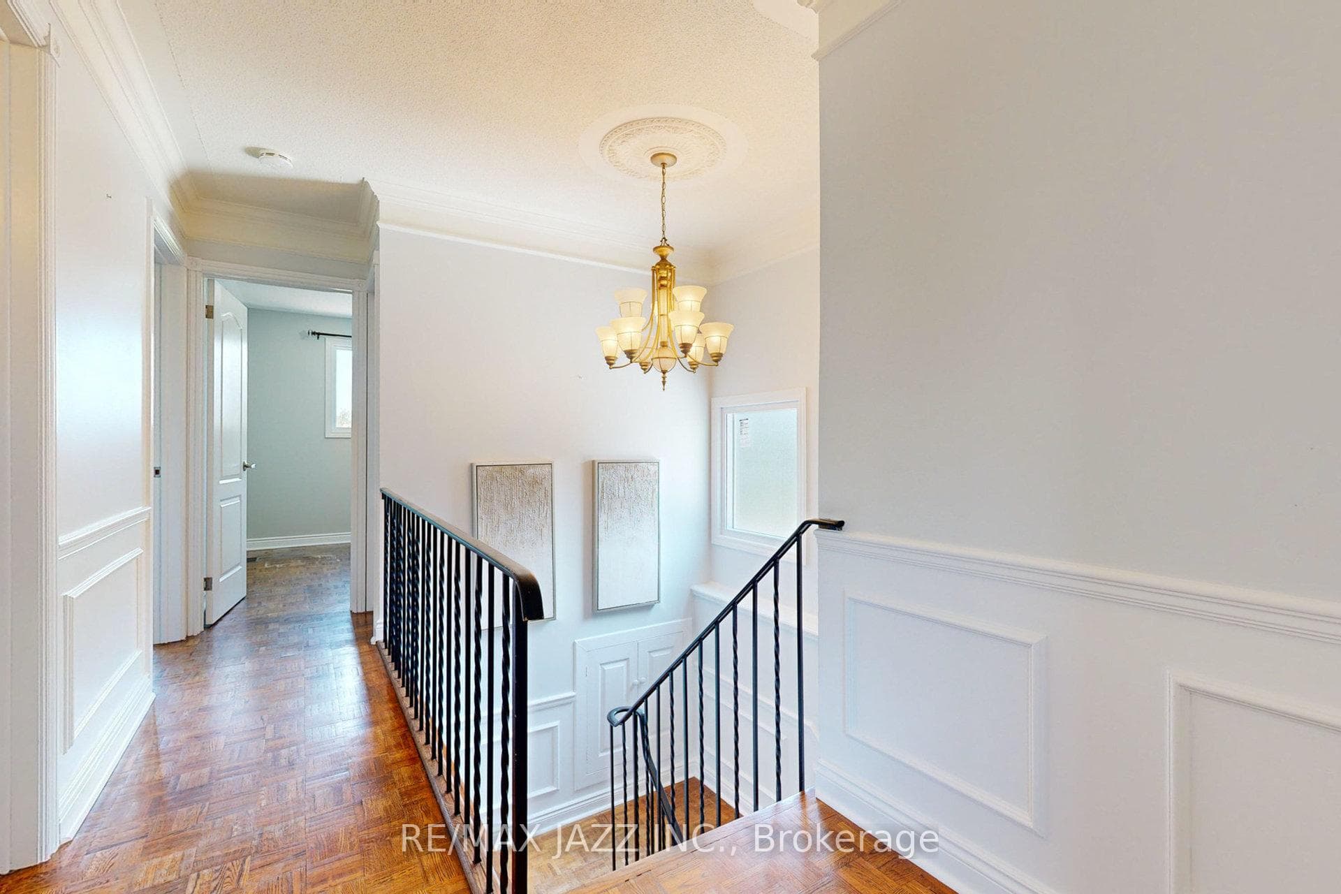 119 Lawrence Crescent photo 44