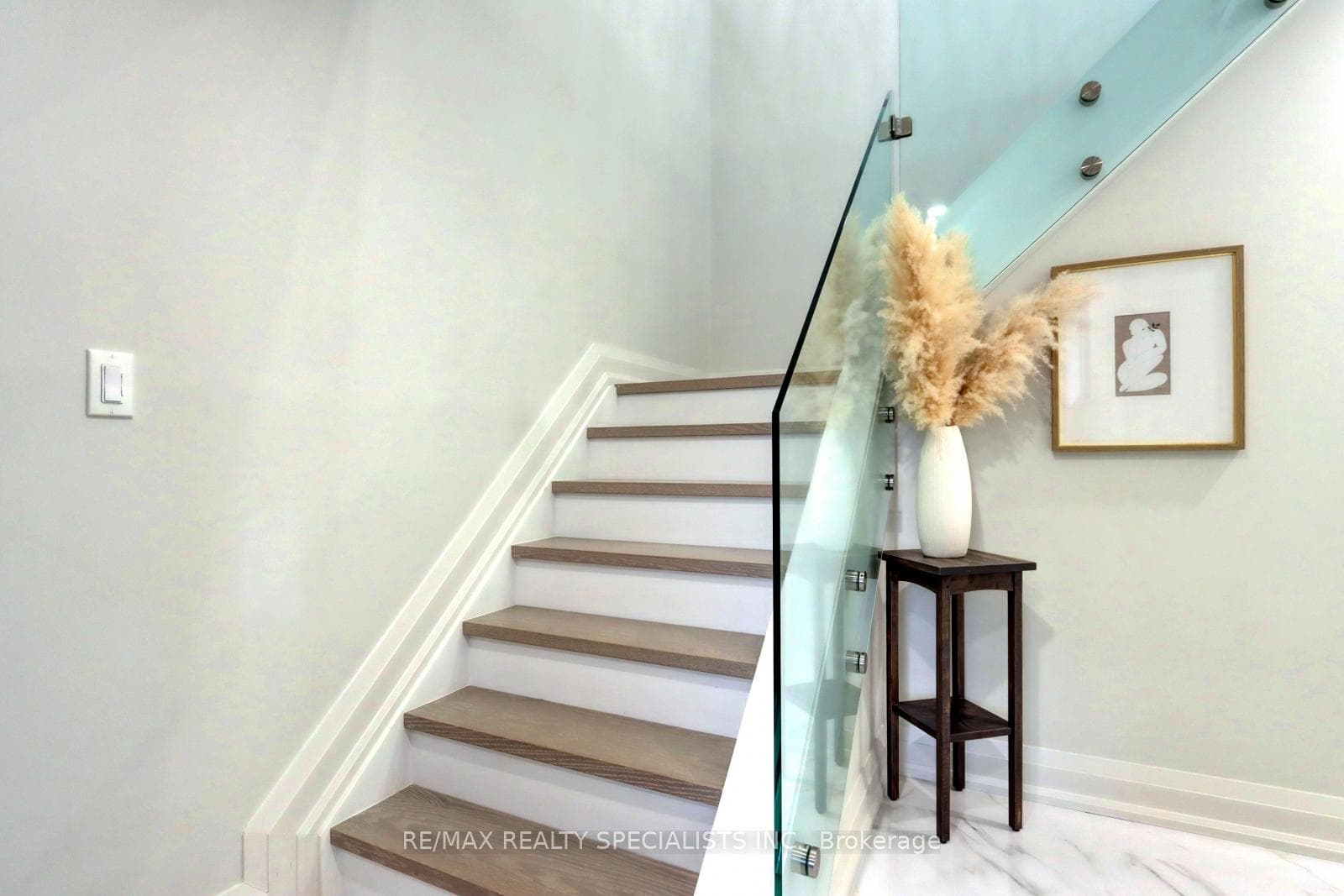 25 Rushmore Crescent photo 6