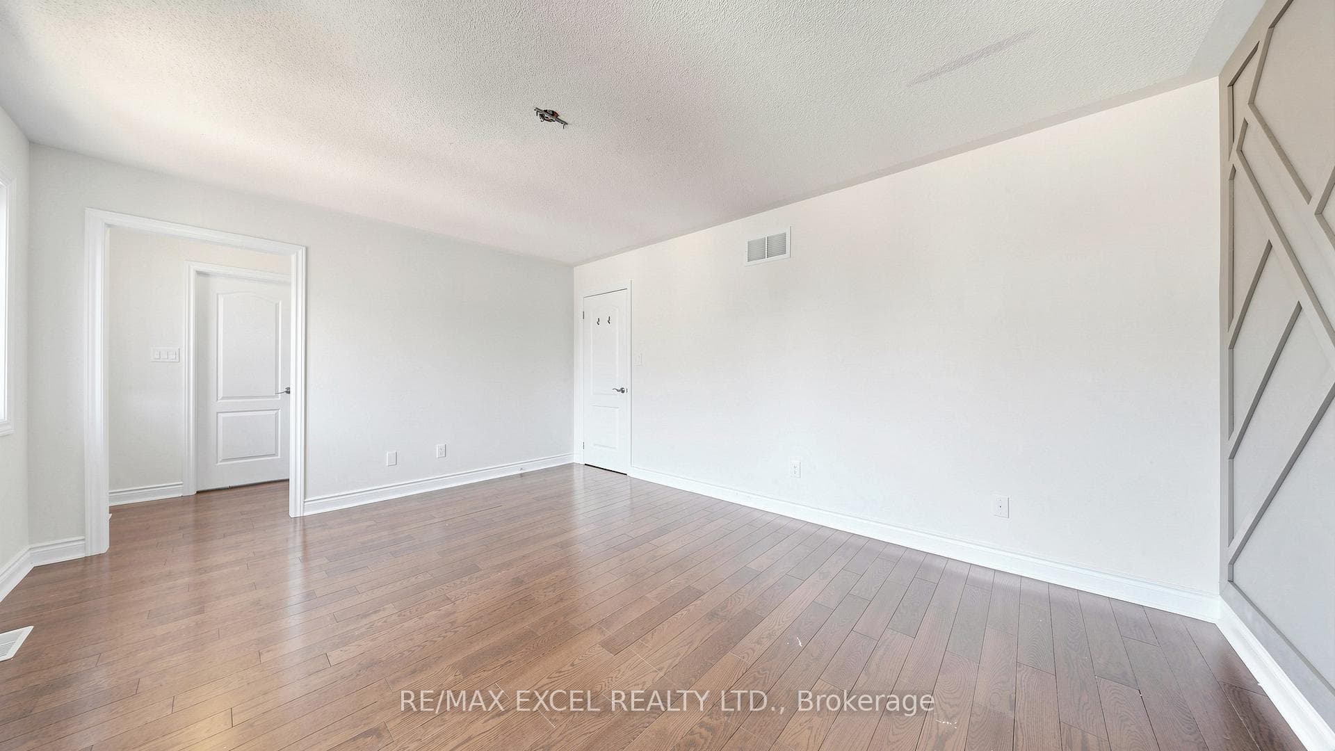1062 Blackhall Crescent photo 29