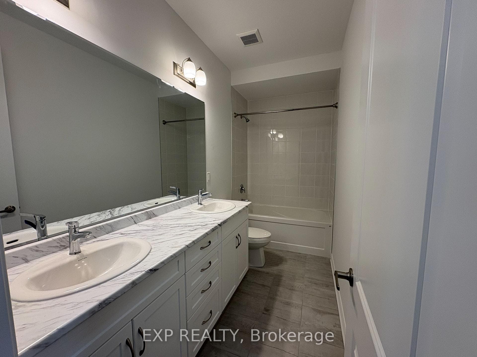 1344 Hearns Place photo 10