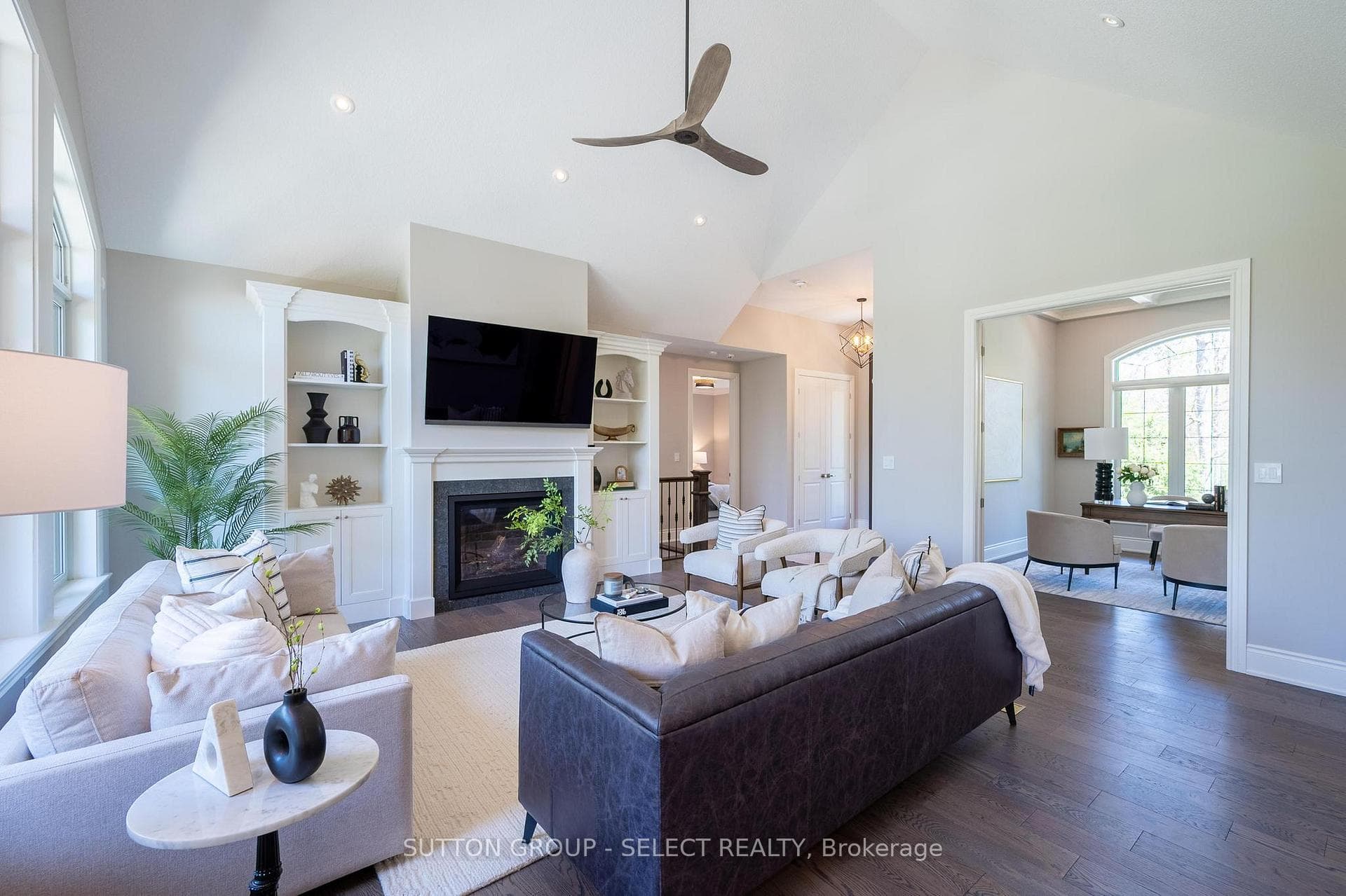 10464 PINETREE Drive photo 9