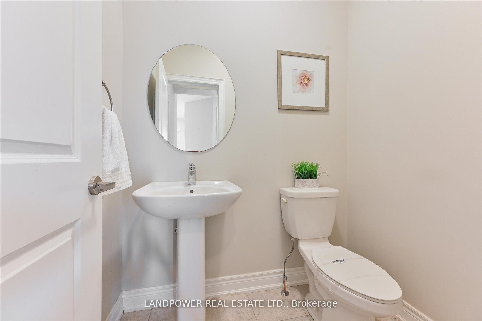 1 Mondial Crescent photo 21