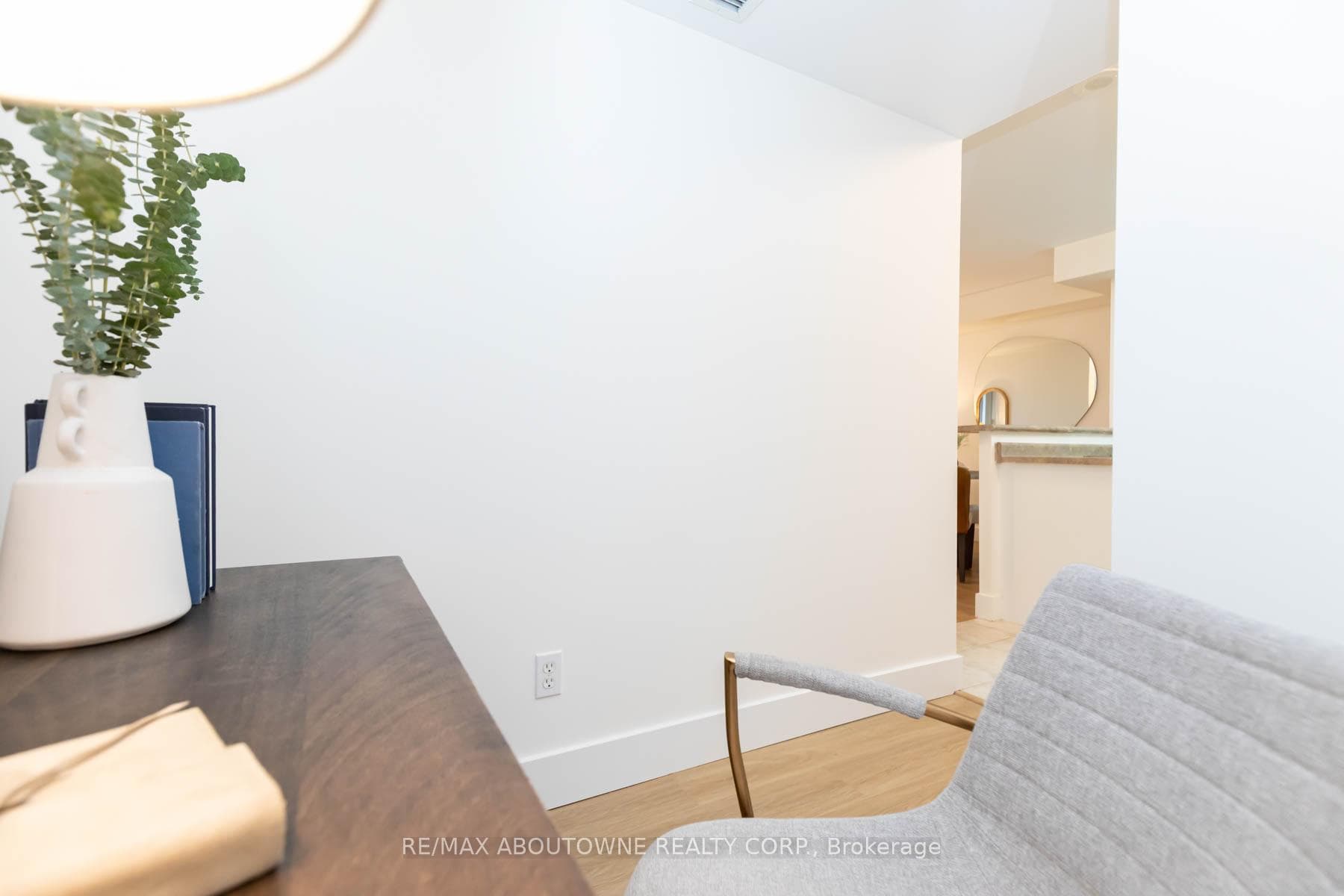 1733 Queen Street Unit 404 photo 19