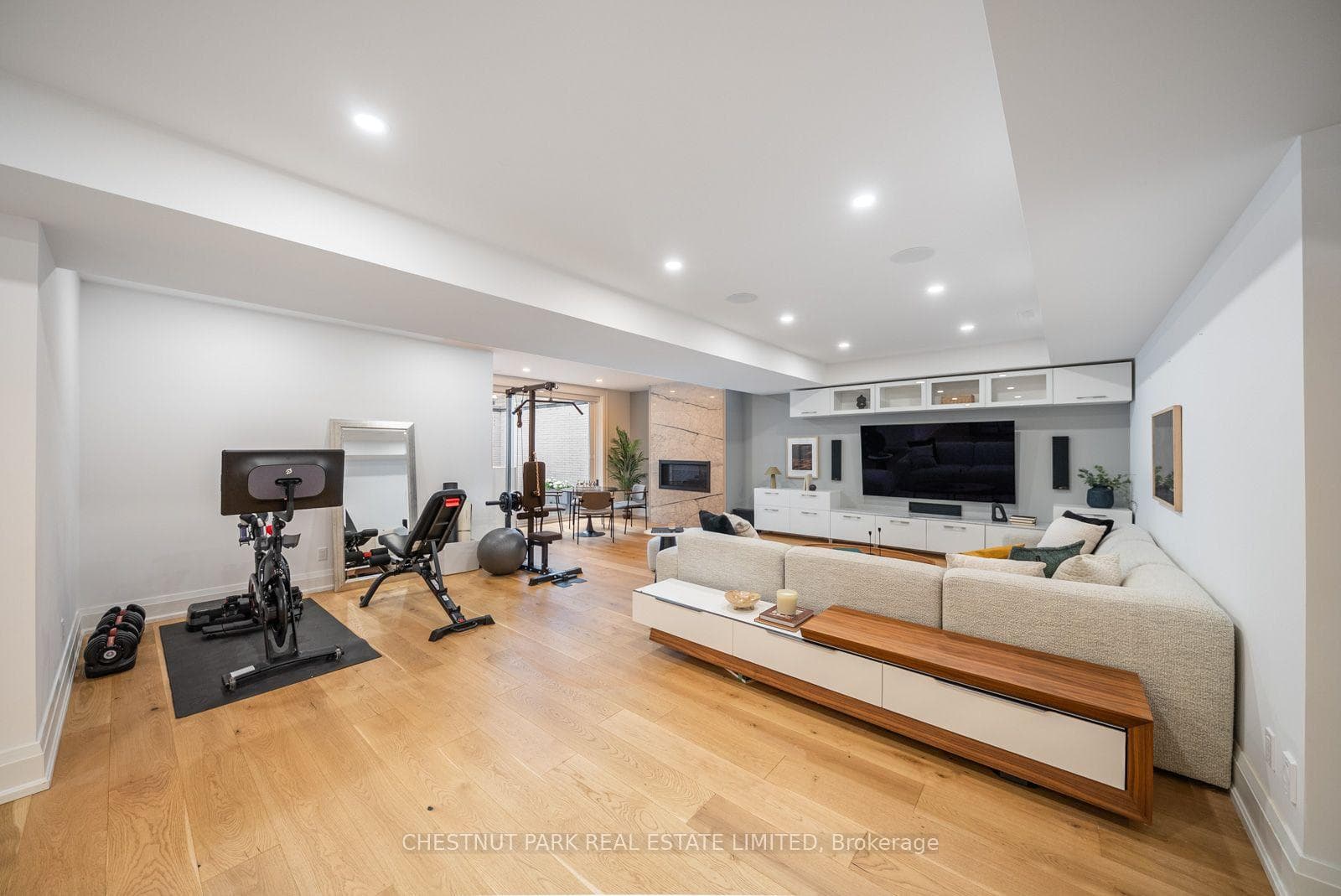 142 Fallingbrook Road photo 37