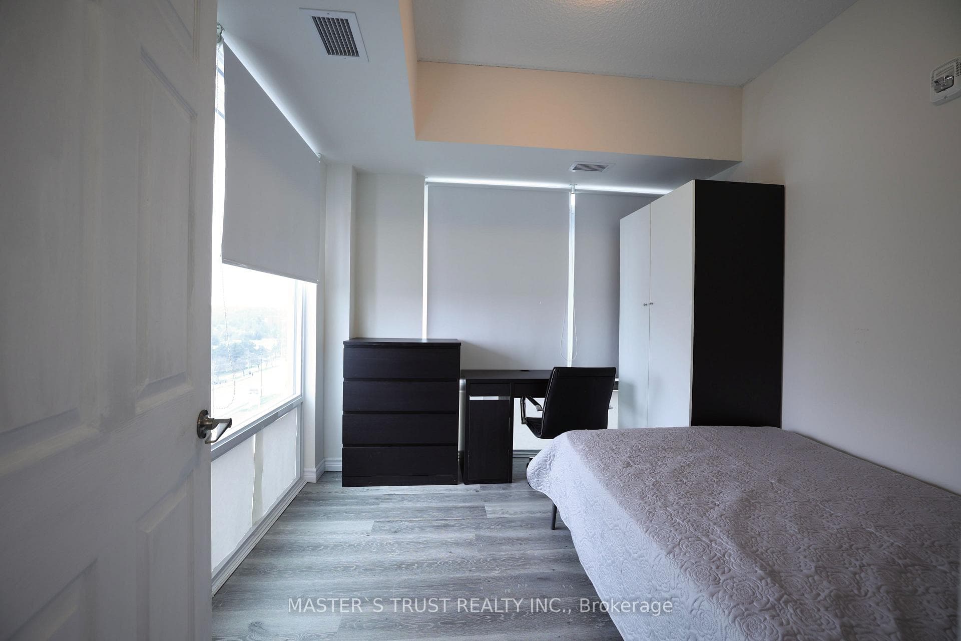 246 Lester Street Unit 1002 photo 8