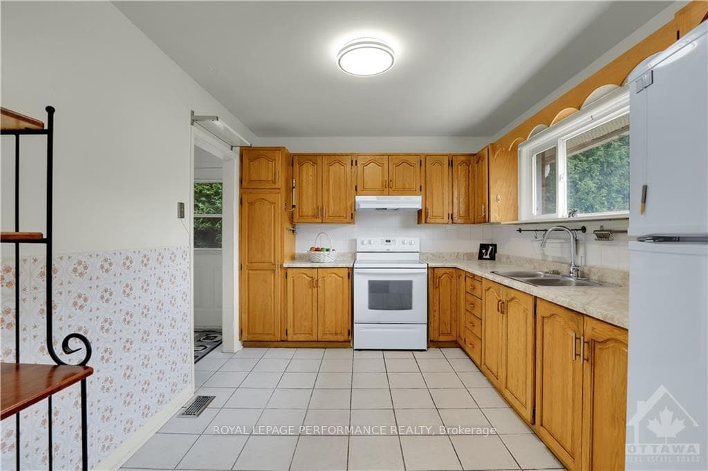 1393 LAROSE Avenue photo 9