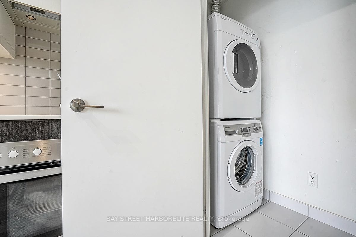 199 Richmond Street Unit 2501 photo 16