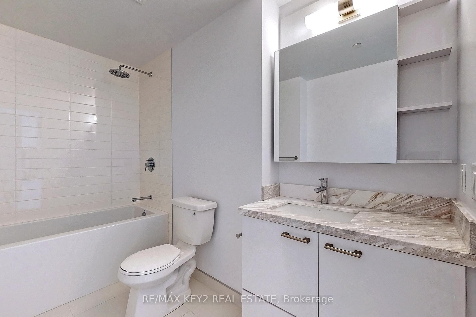 2221 Yonge Street Unit 1804 photo 15