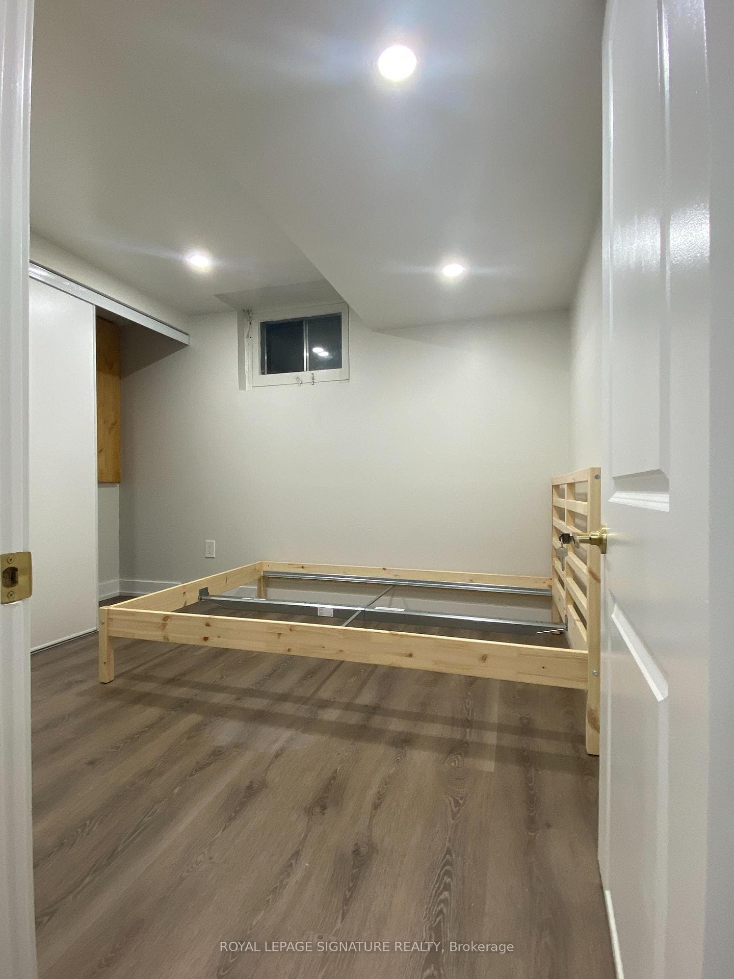 523 Rupert Avenue Unit All inclusive Basement photo 7