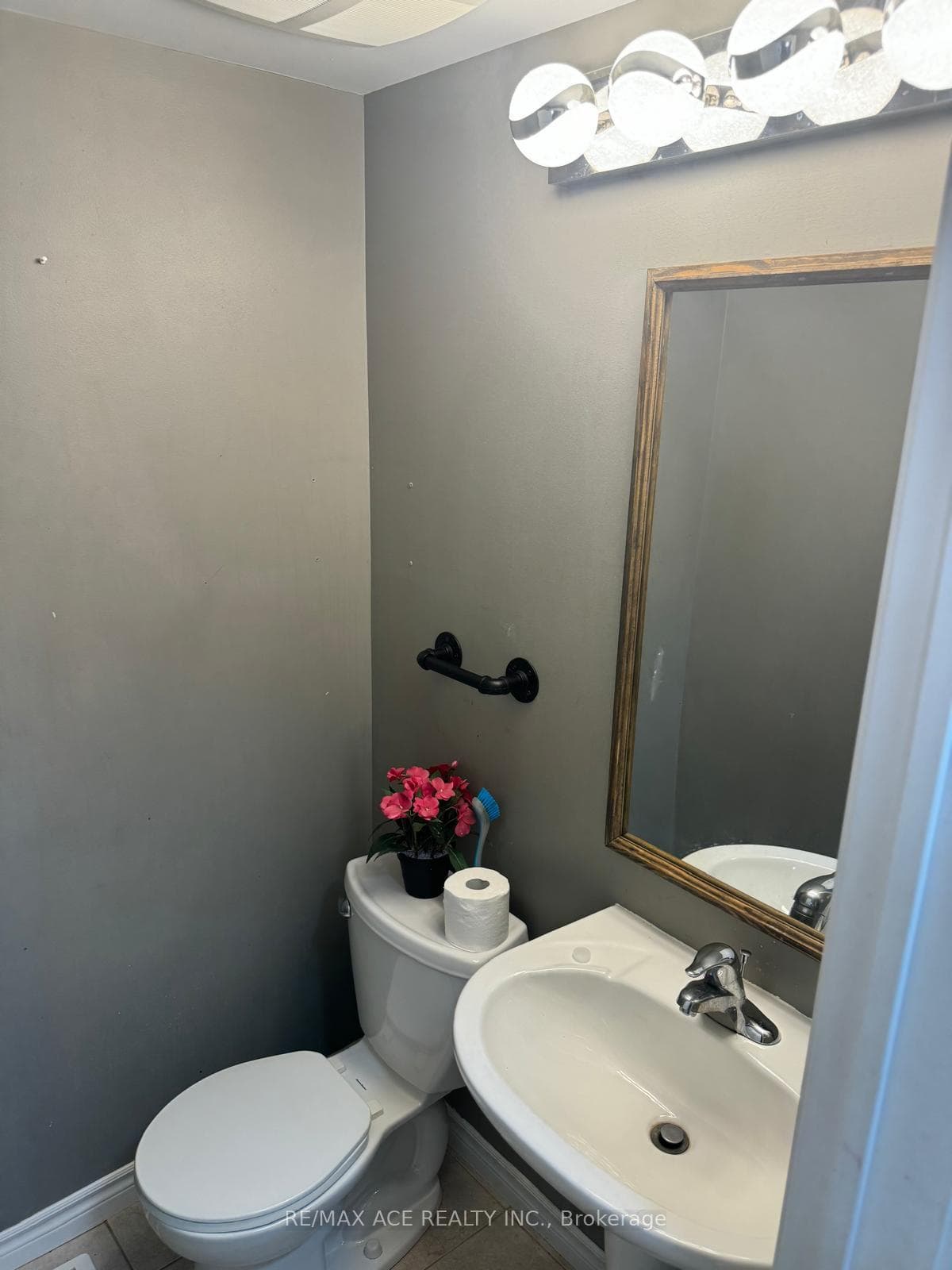1337 Wadebridge Crescent photo 6