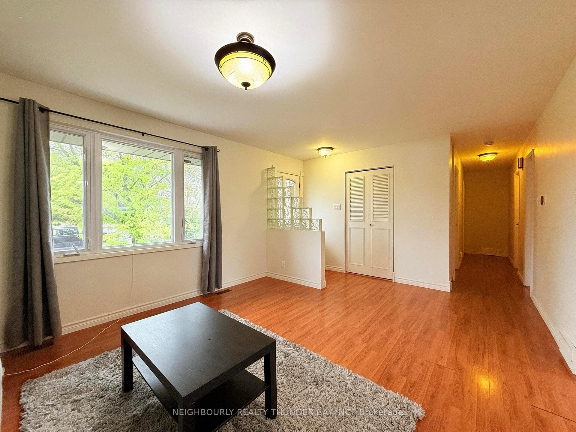 148 Newberry Crescent photo 5
