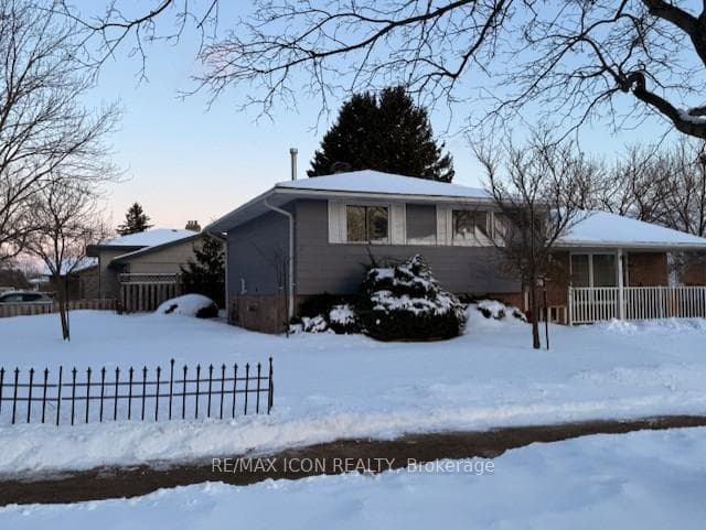 55 Gracefield Crescent photo 1