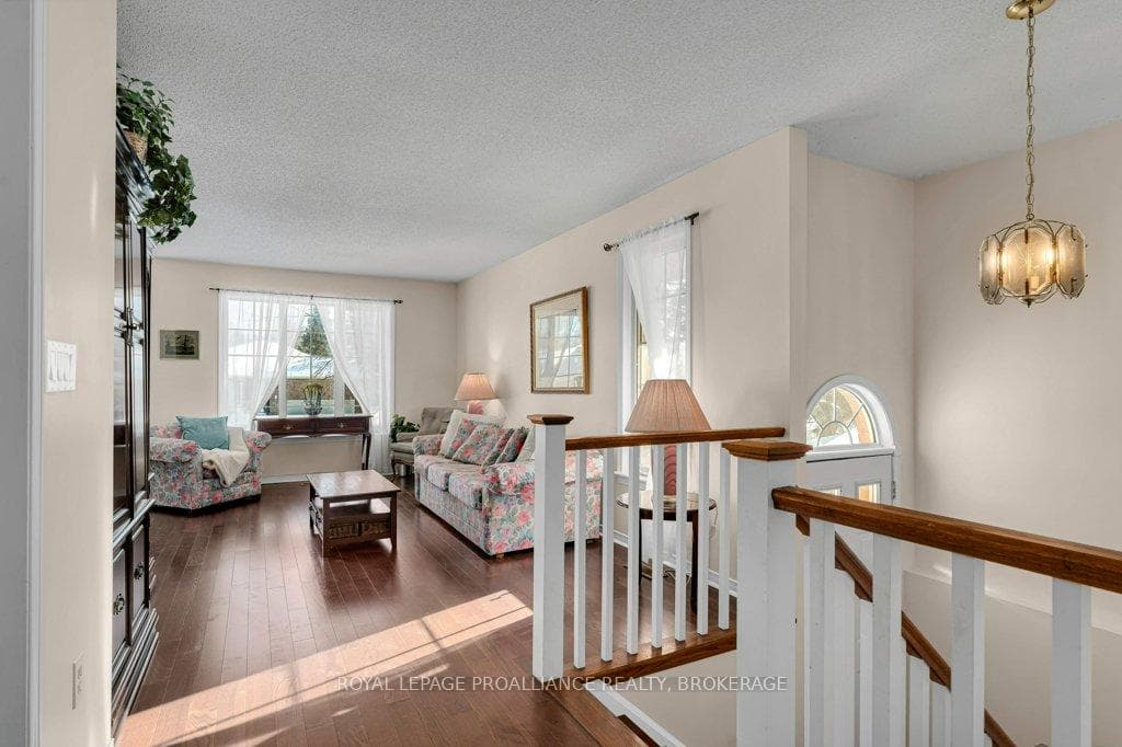 660 Roosevelt Drive photo 7