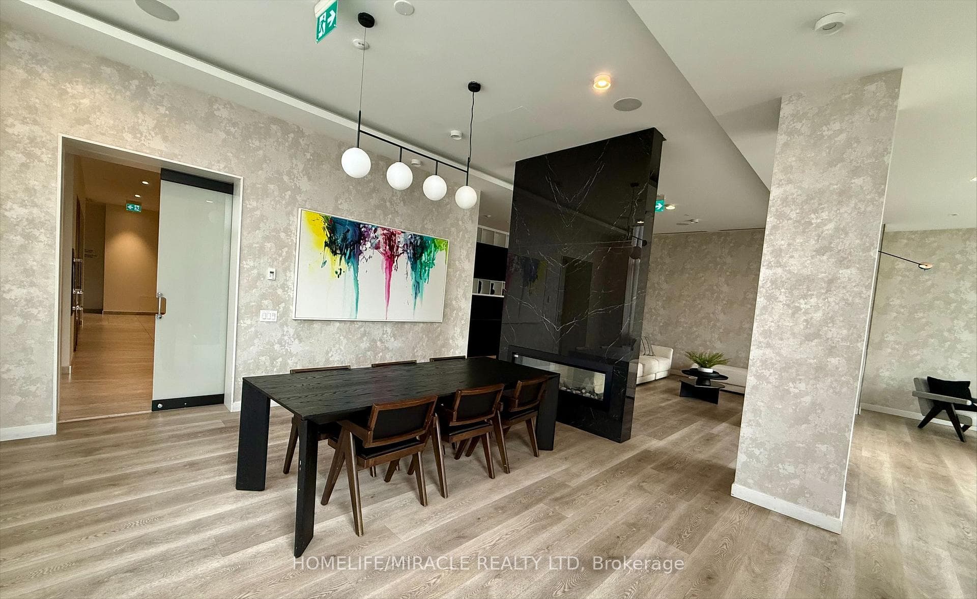 86 DUNDAS Street Unit 1321 photo 2