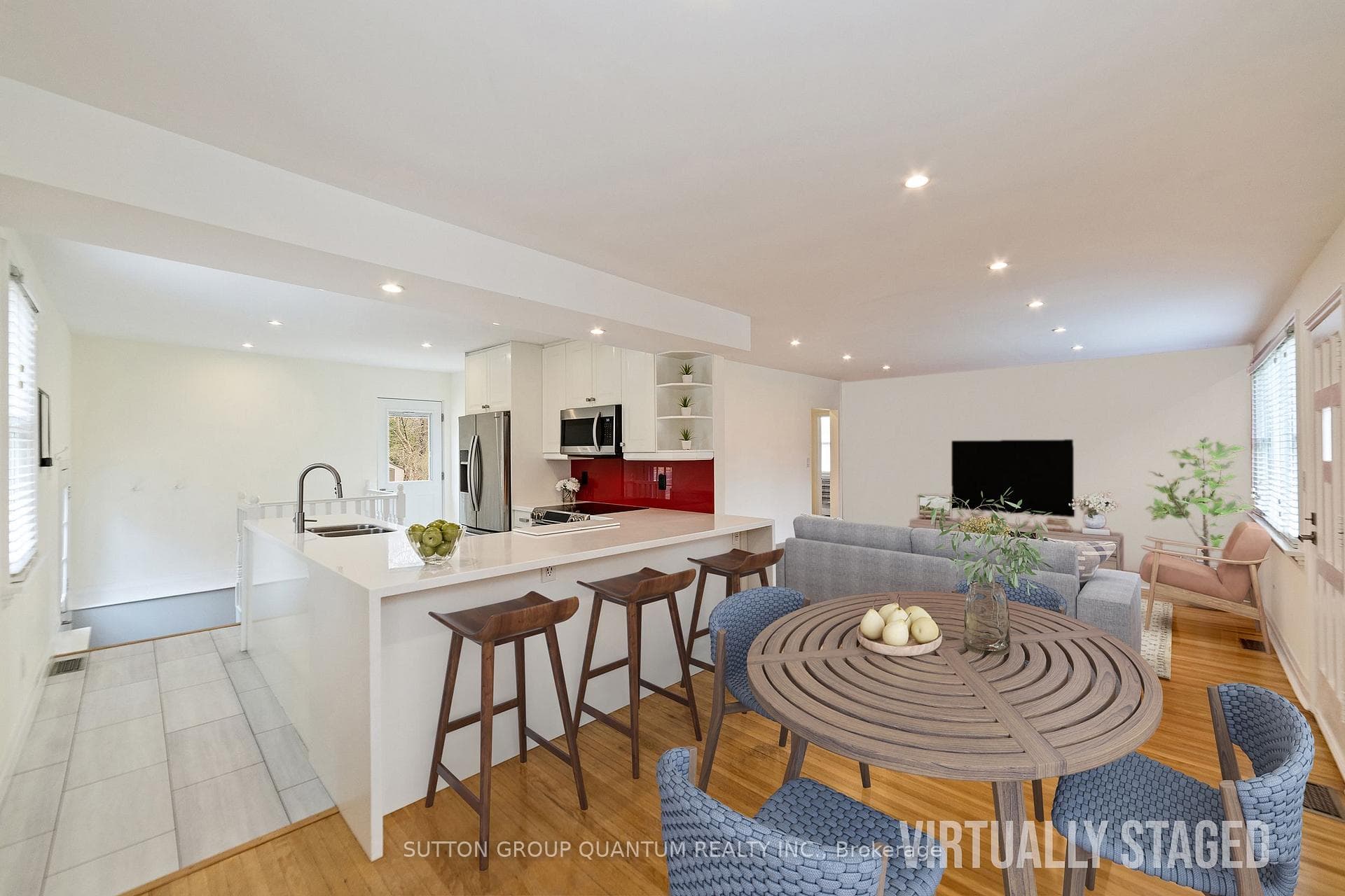 407 Queen Mary Drive photo 12