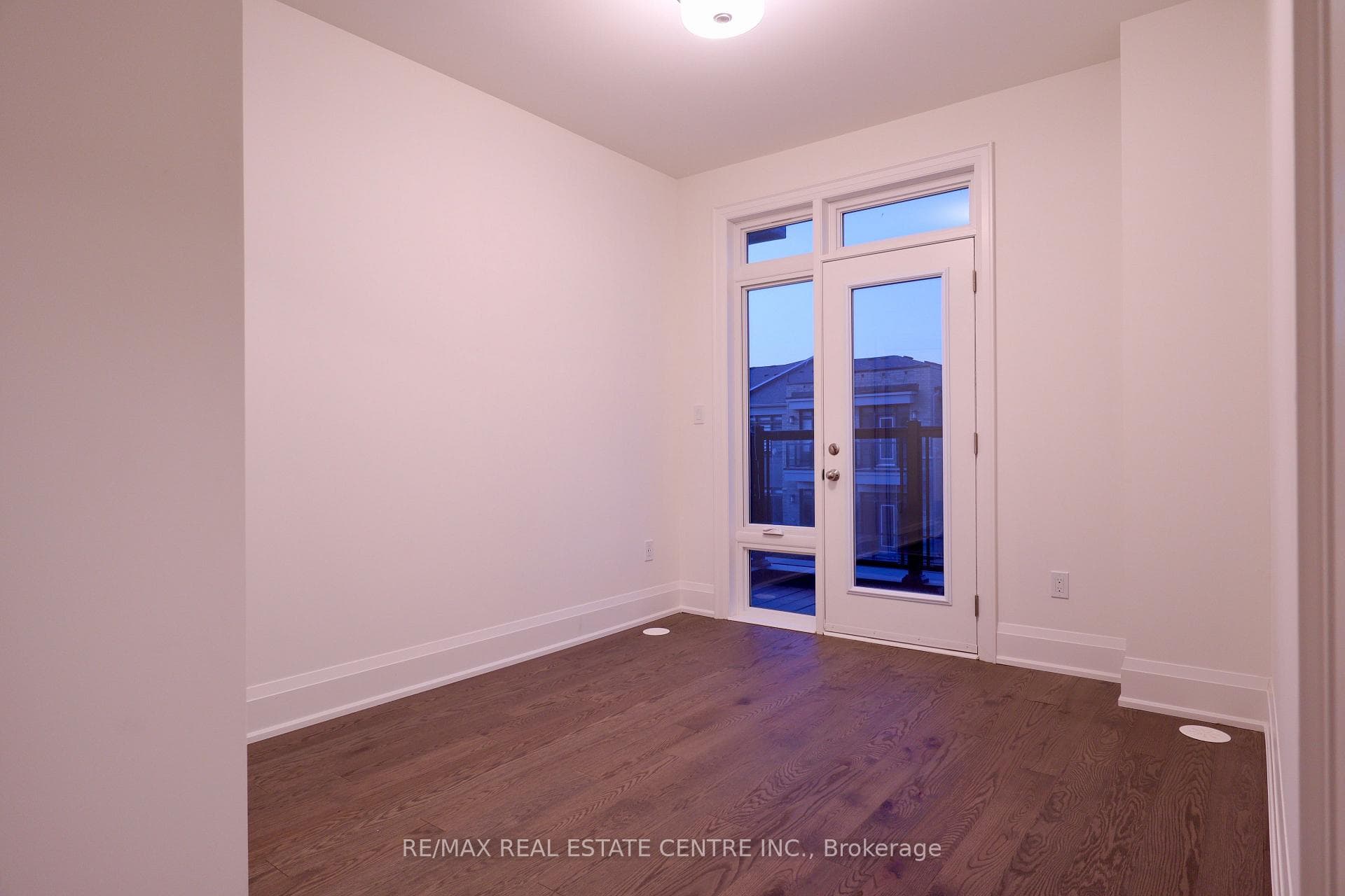 3298 Taha Gardens photo 26