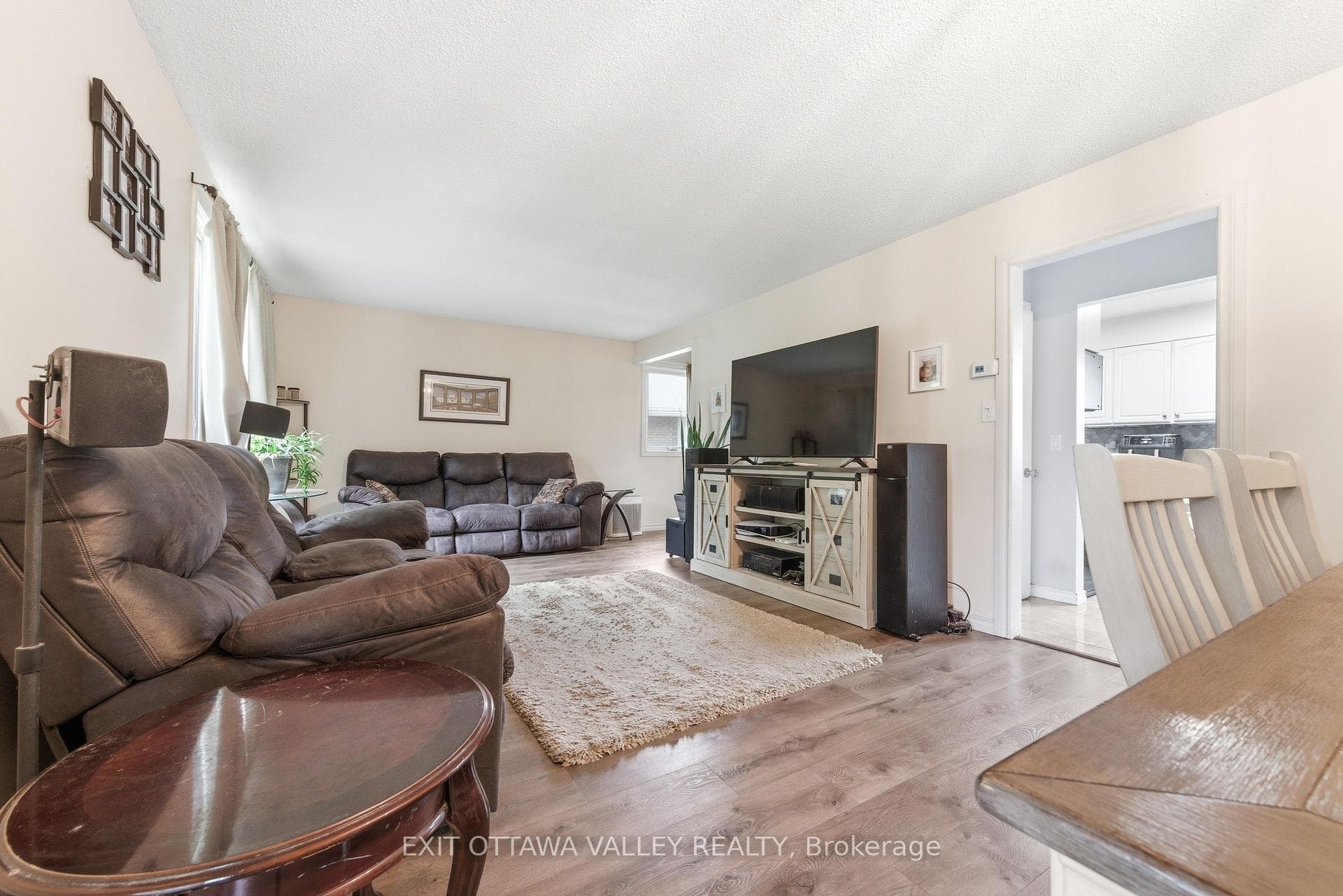 13 Tamarack Street photo 8