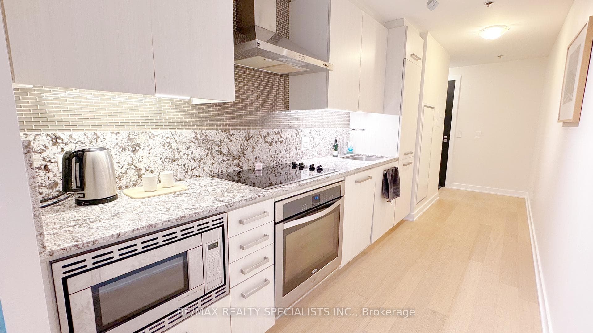 15 Beverley Street Unit 905 photo 6