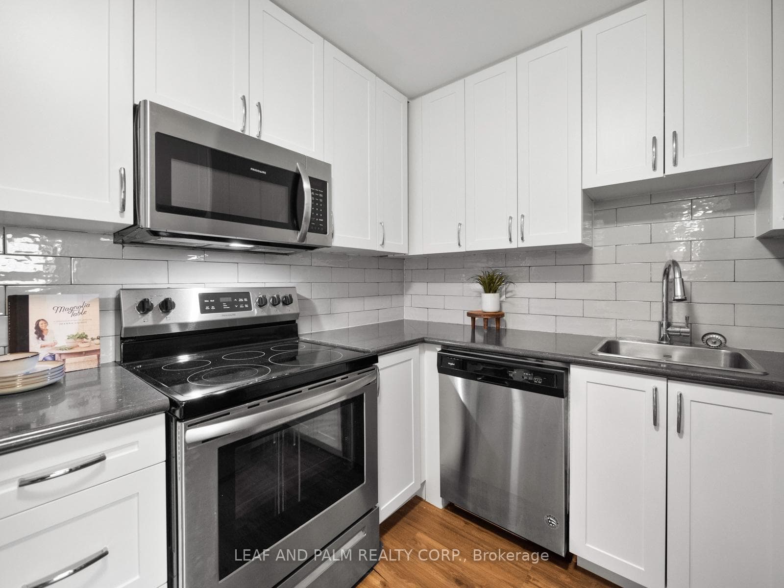 135 Atherley Road Unit B102 photo 1