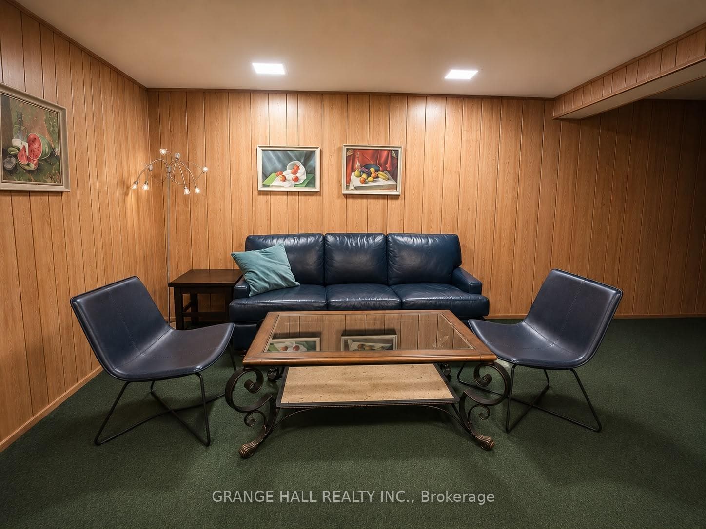 Family room with wet bar