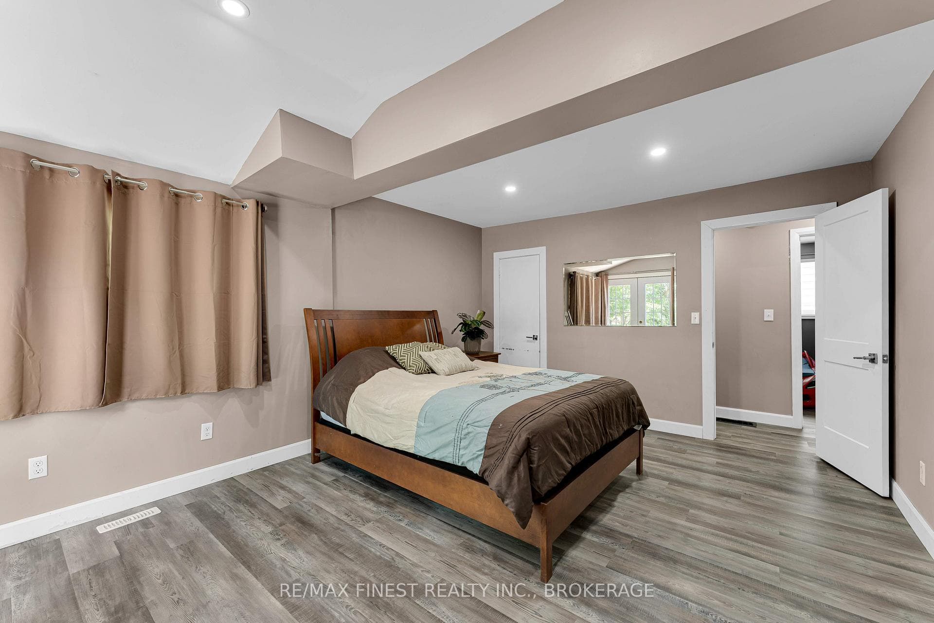 2843 Perth Road photo 16