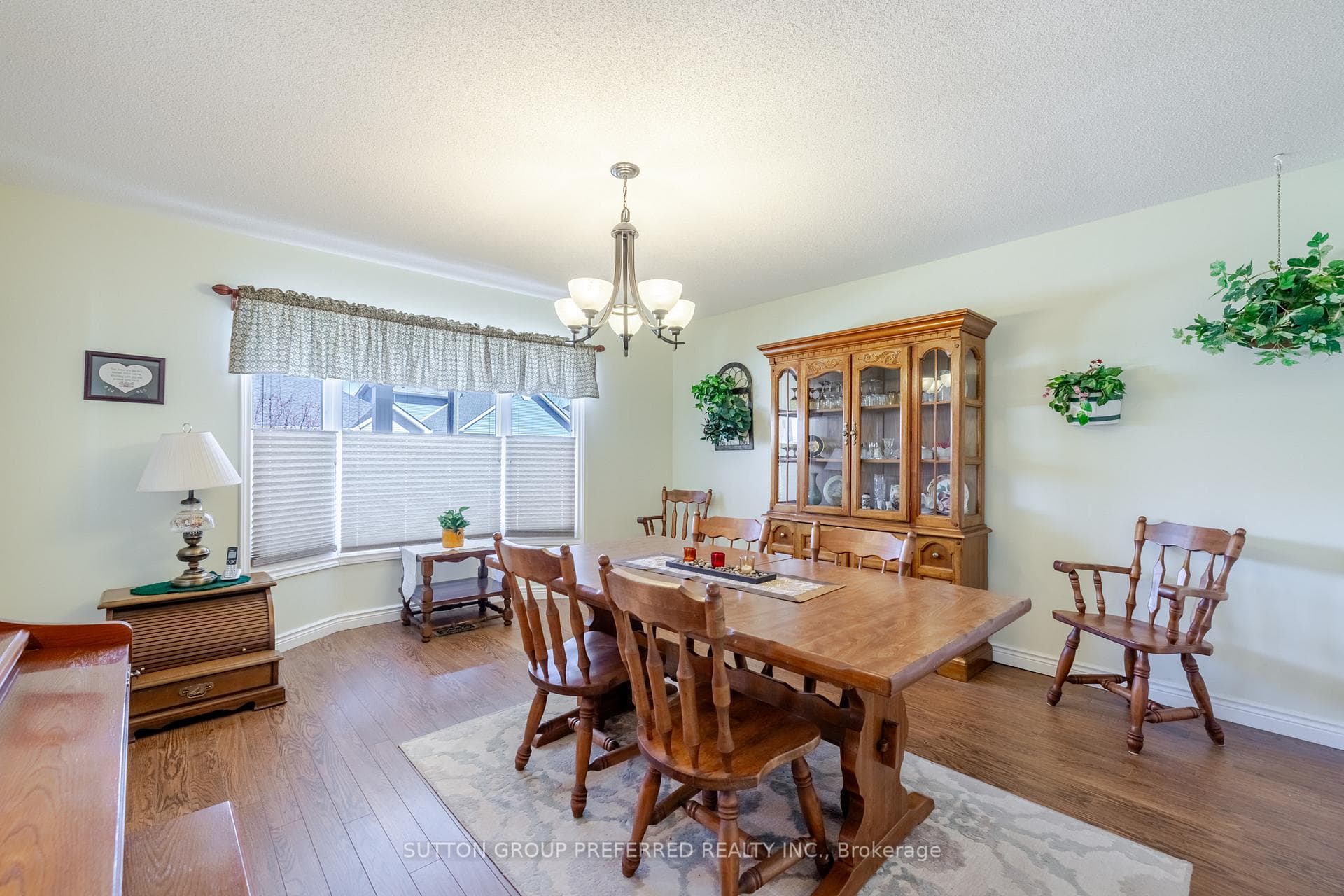 31 Hawkins Crescent photo 10