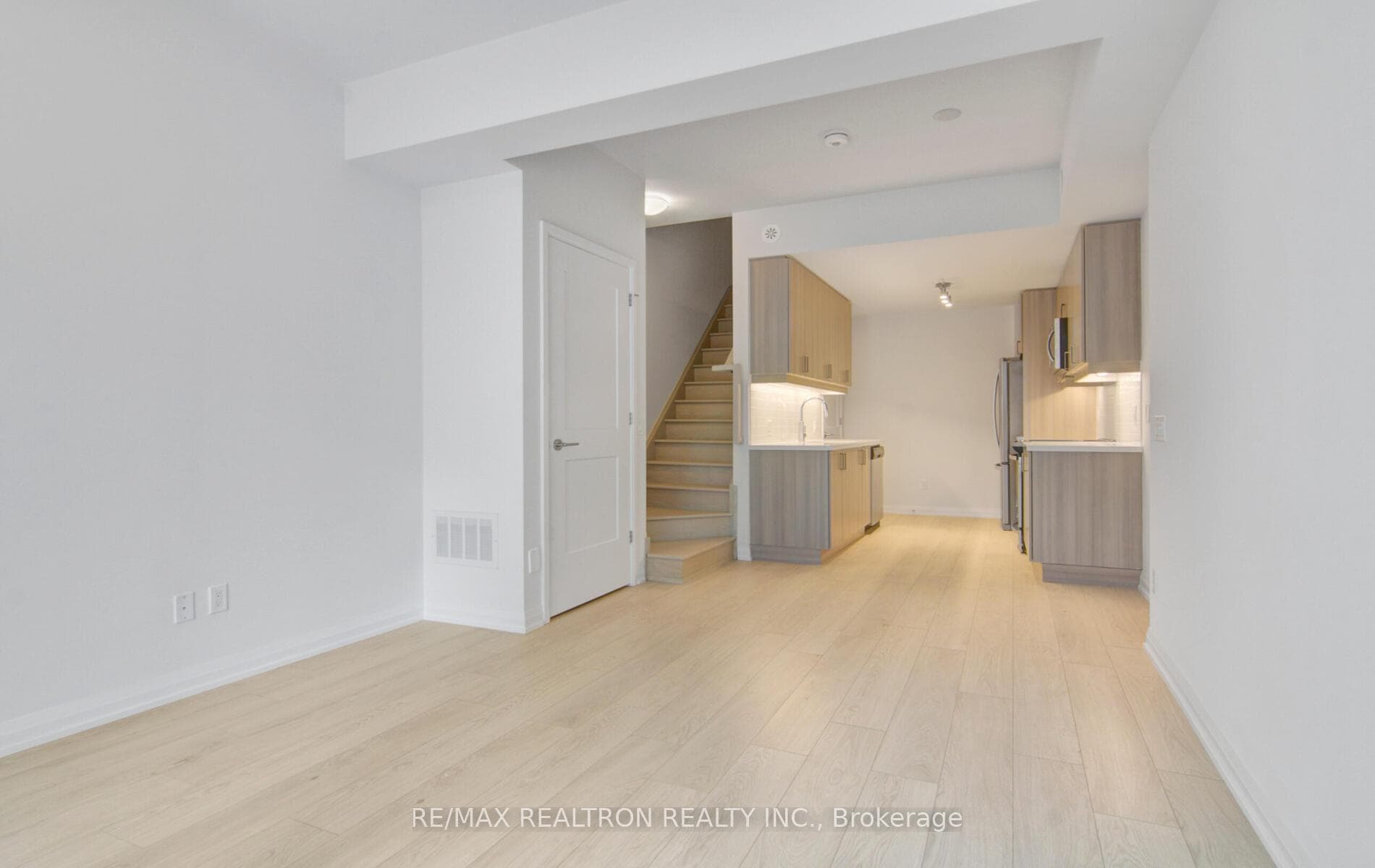 1050 Portage Parkway Unit TH40 photo 5