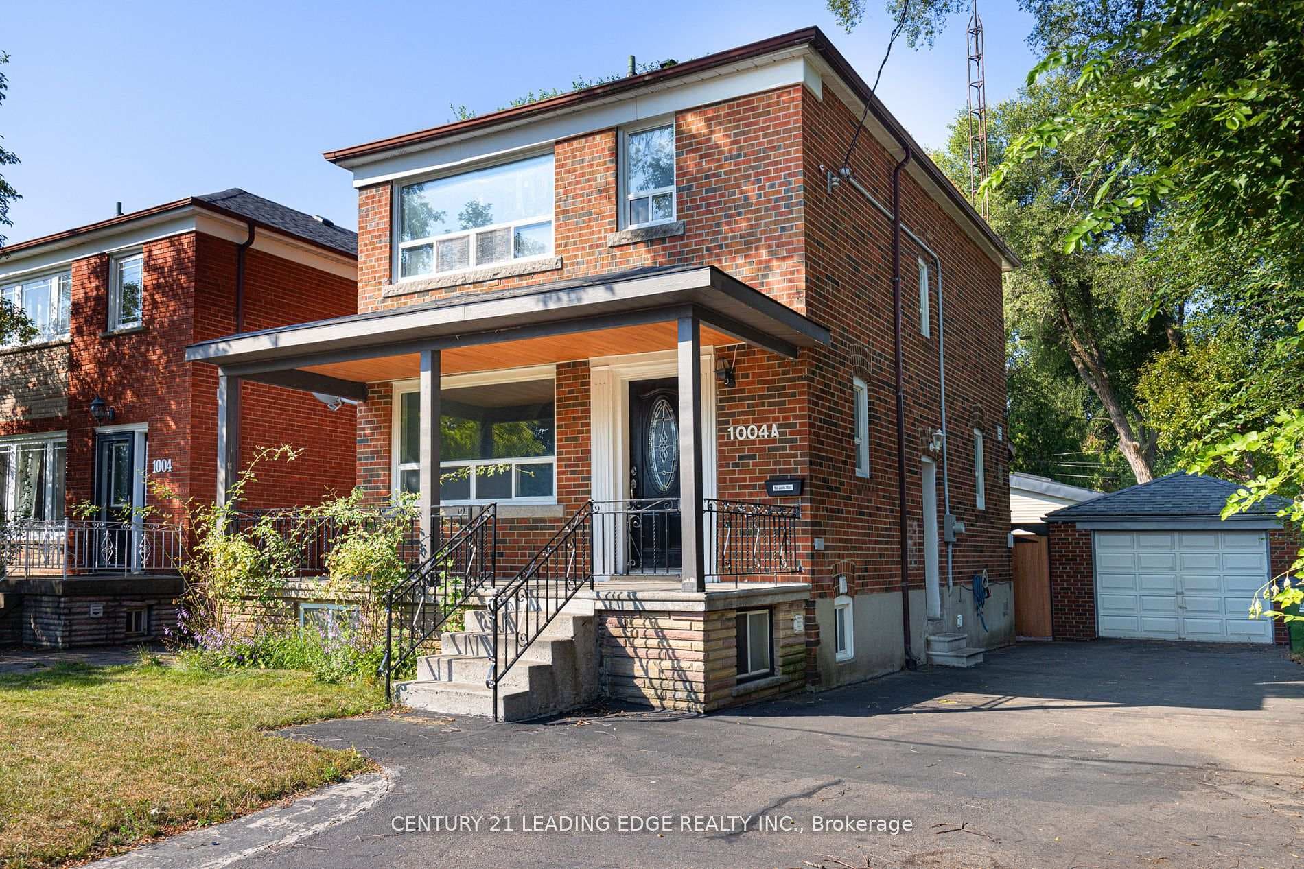 1004 A Victoria Park Avenue photo 2