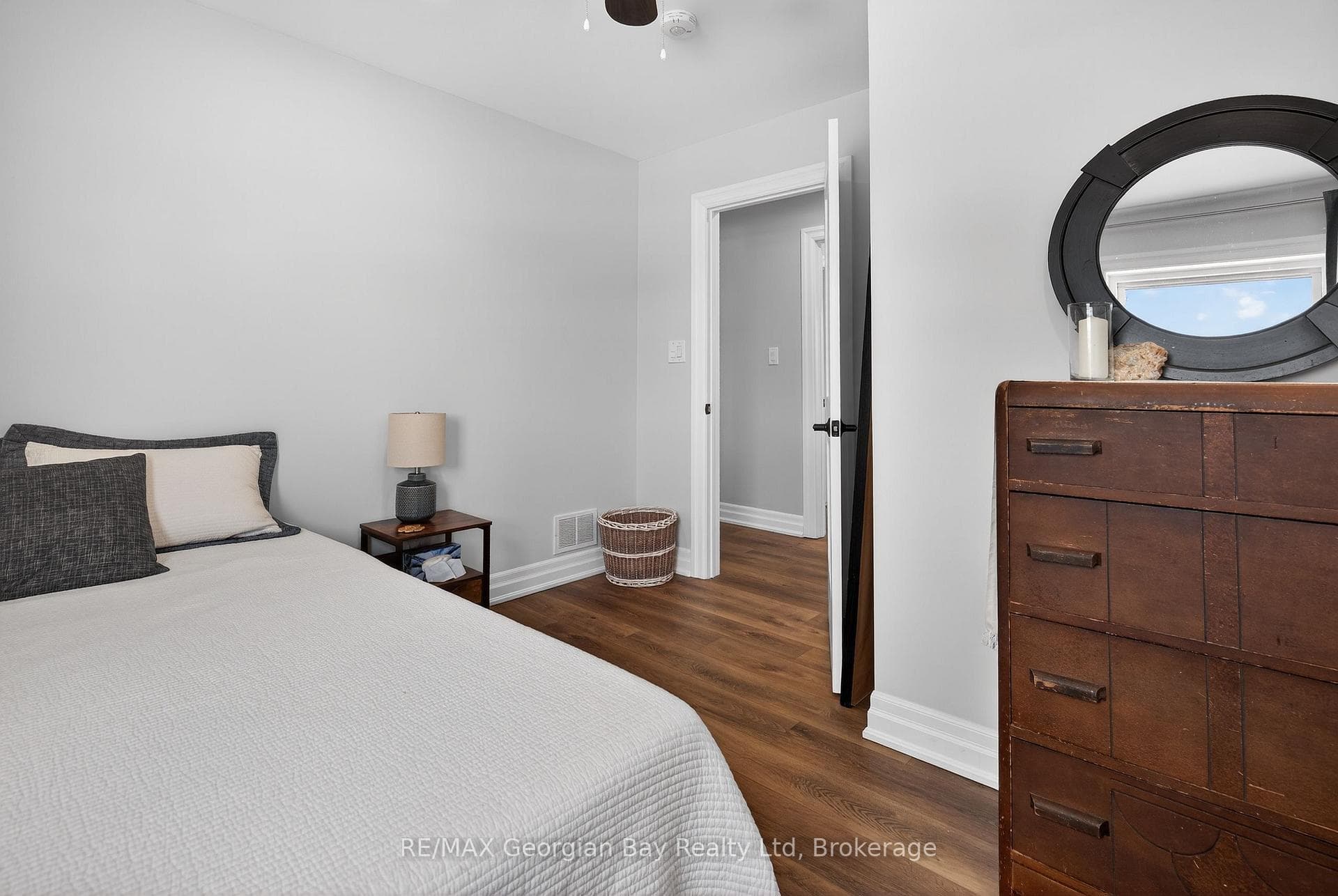 449 Park Street photo 21