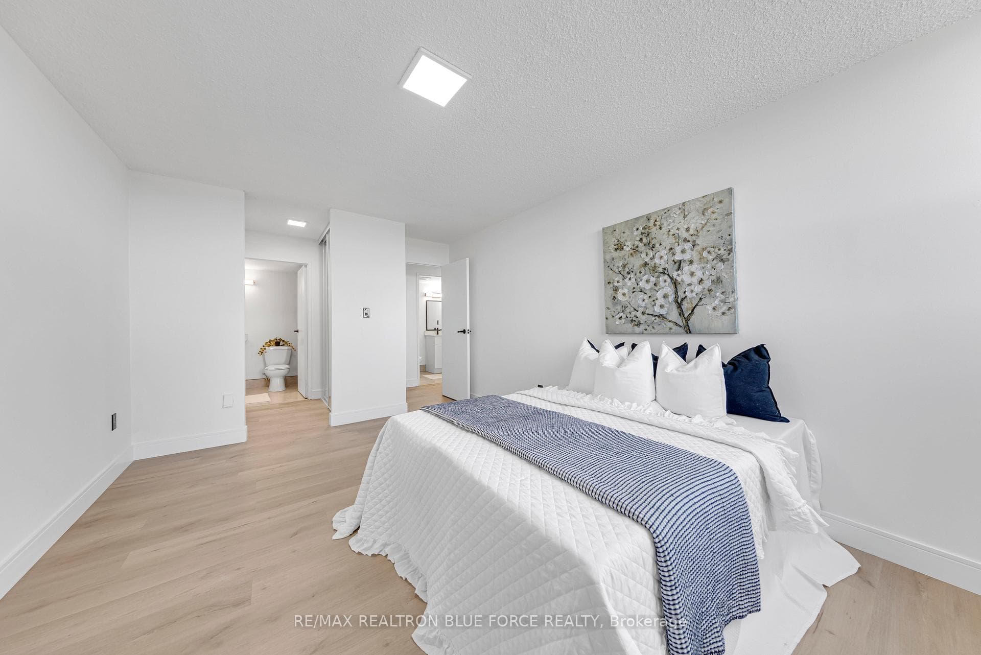 100 Wingarden Court Unit 709 photo 21