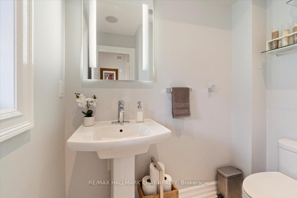 201 Albert Street photo 26