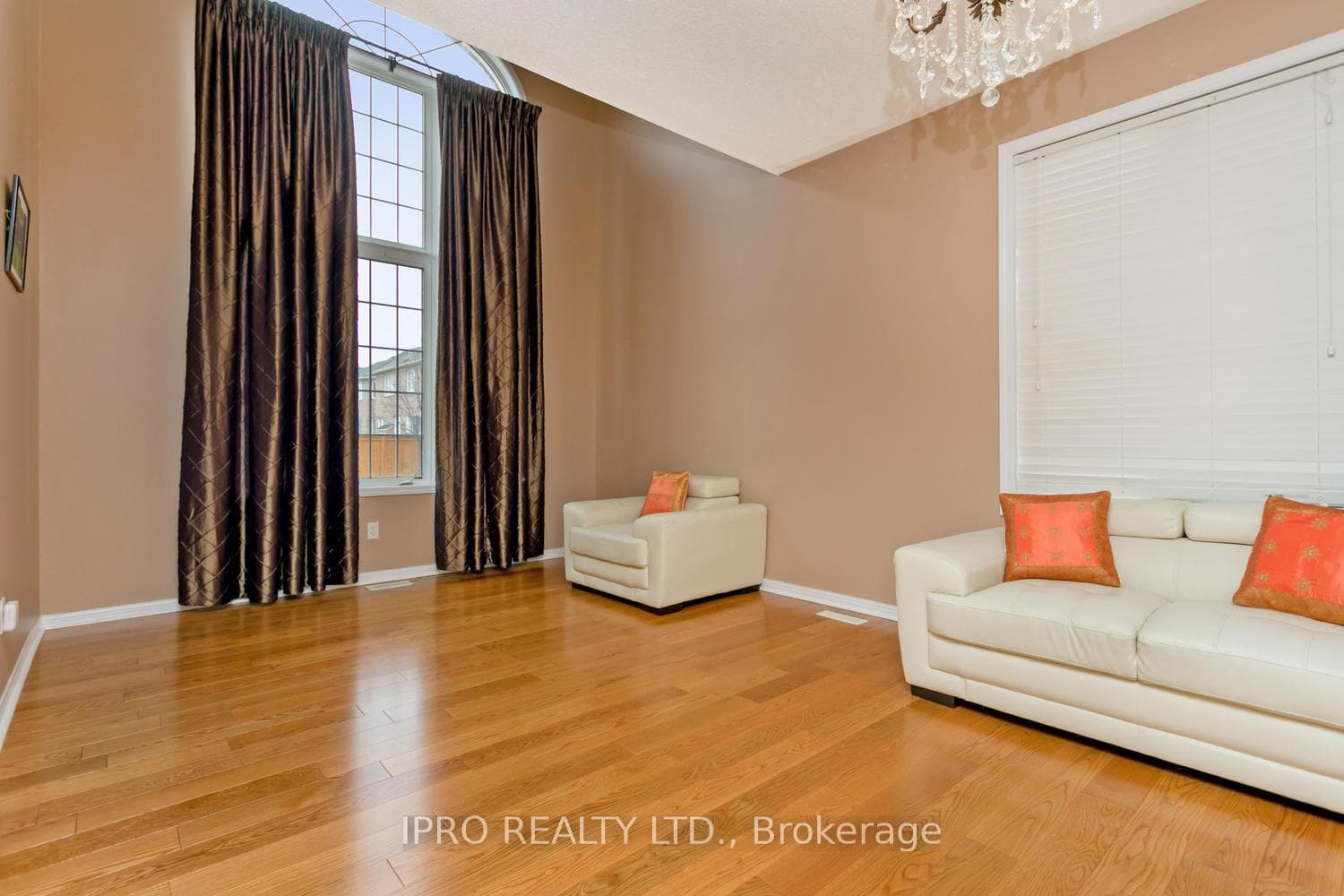 6210 Miriam Way photo 3