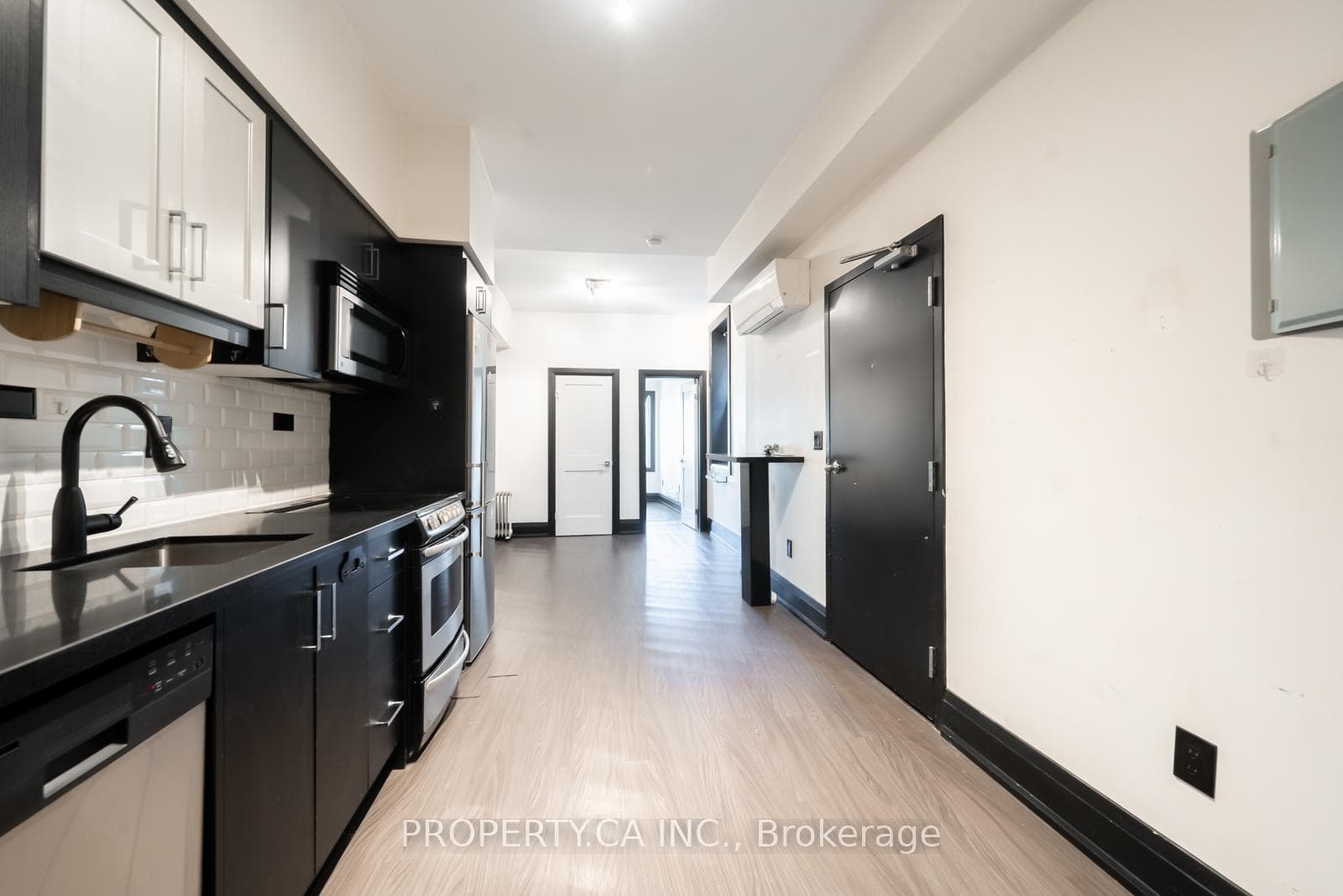 960 Queen Street Unit 3 photo 3