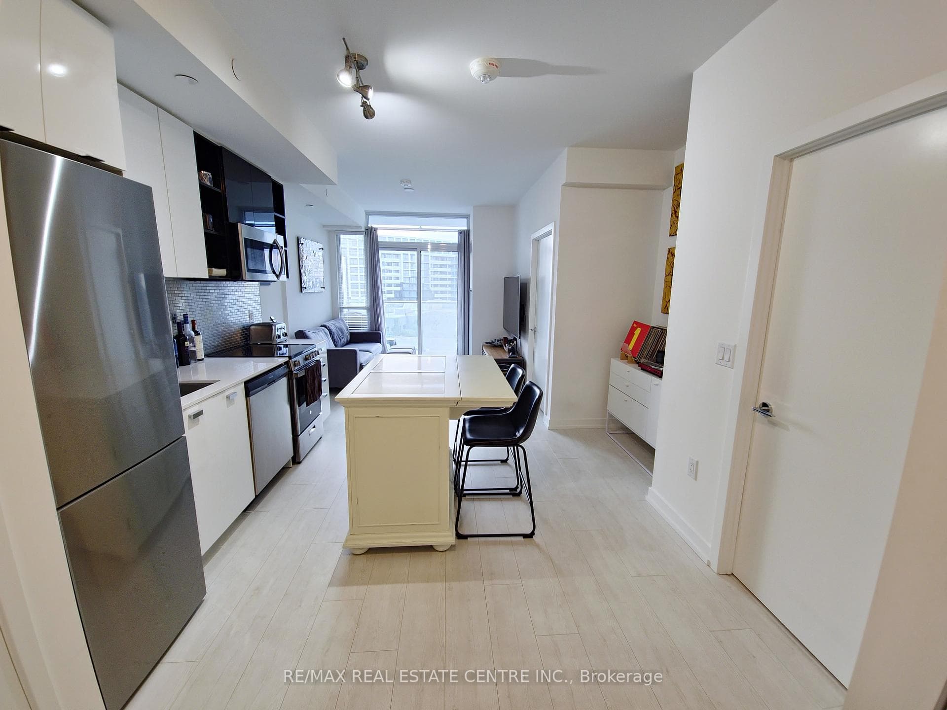 10 De Boers Drive Unit 1003 photo 7