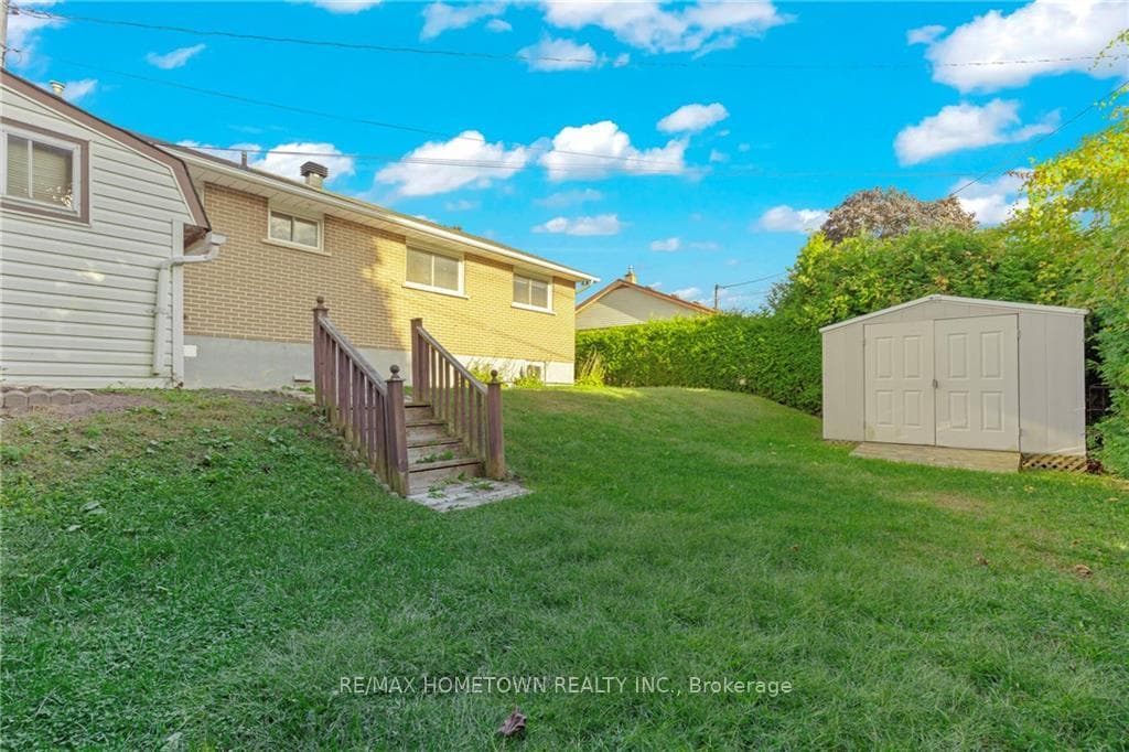 22 STANLEY Crescent photo 24