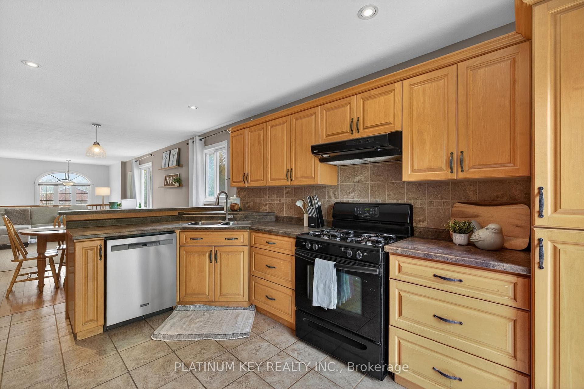 6 Juniper Crescent photo 10