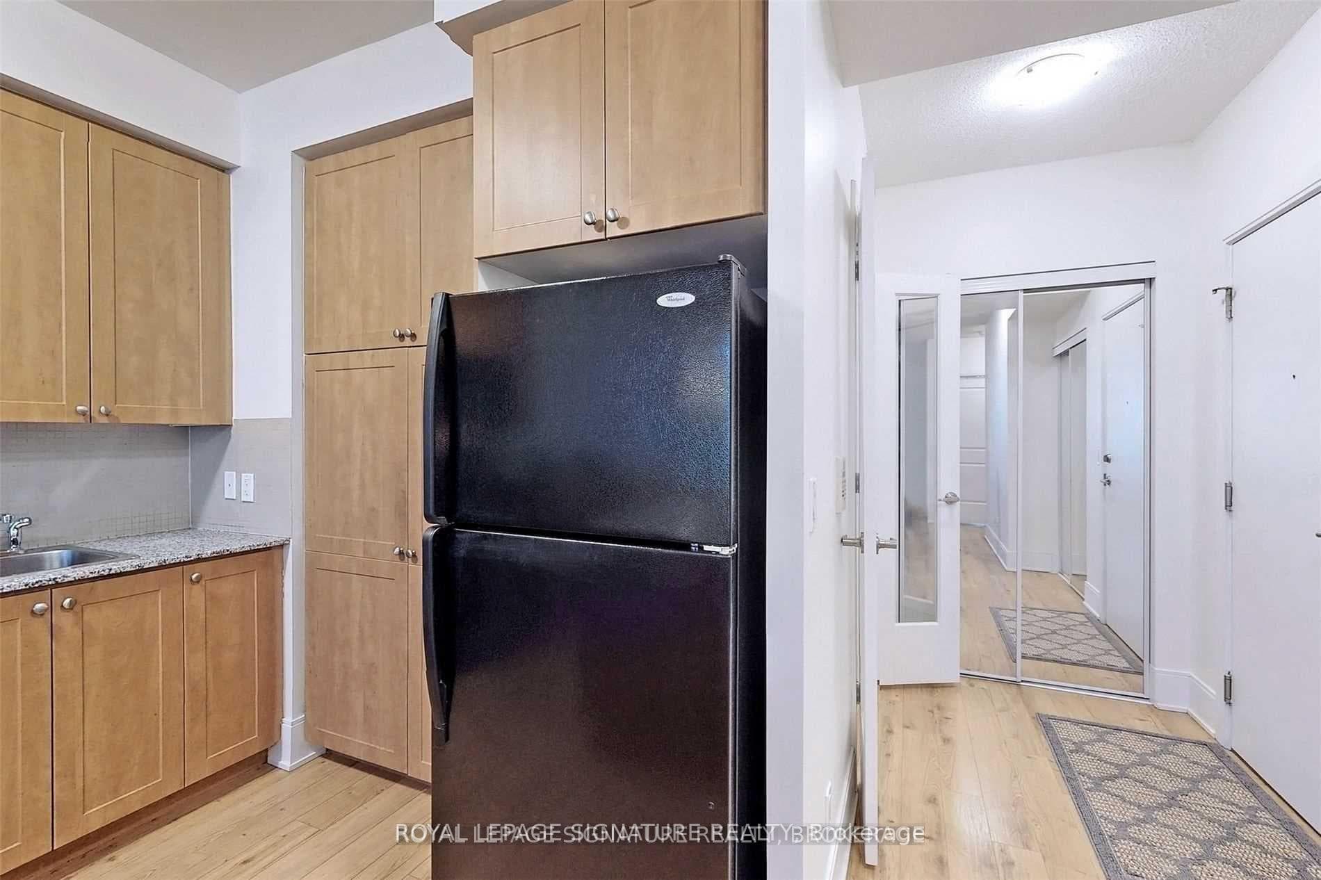330 Burnhamthorpe Road Unit 2610 photo 13