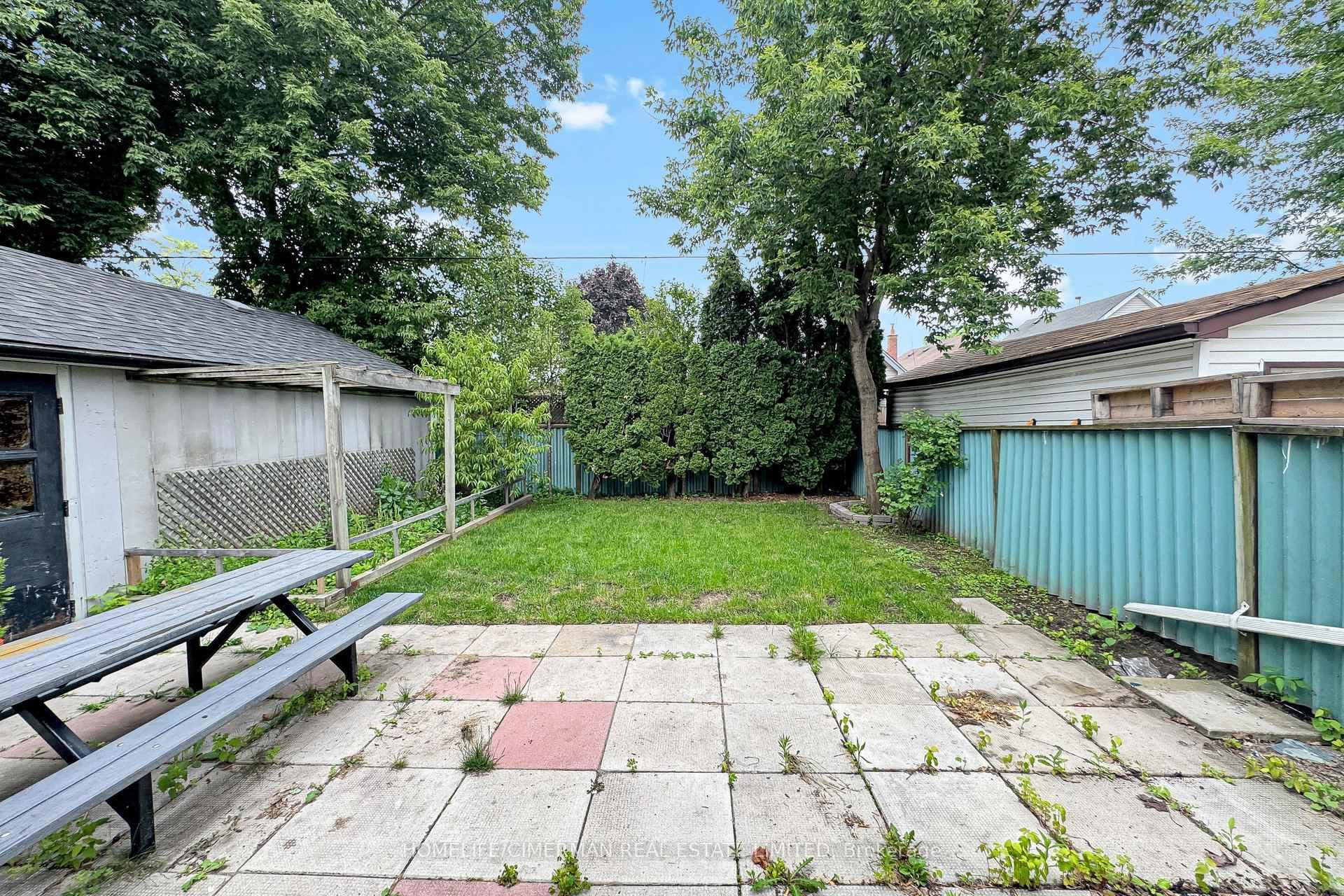 166 Normanhurst Avenue photo 24