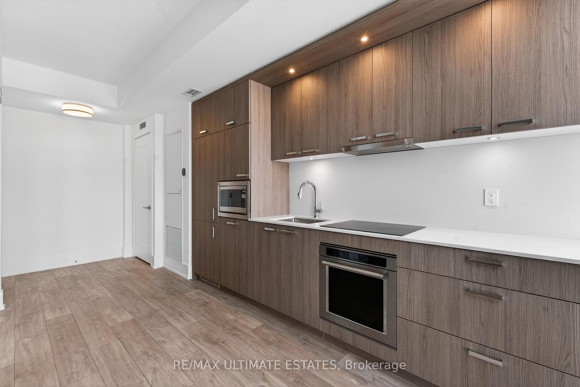 115 Denison Avenue Unit 913 photo 14