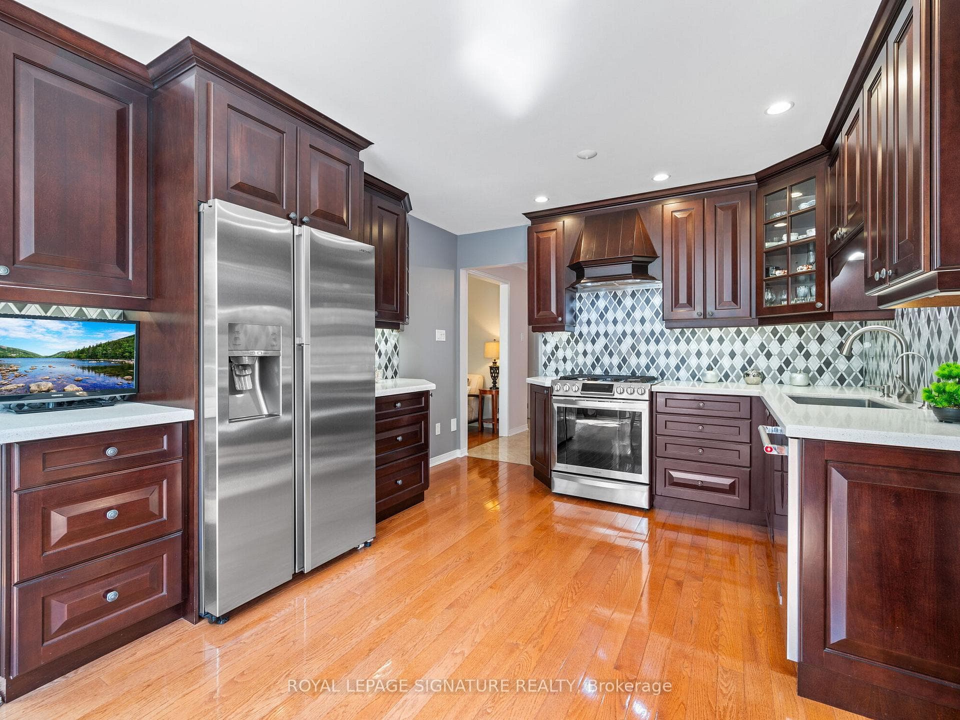2052 Madden Boulevard photo 9