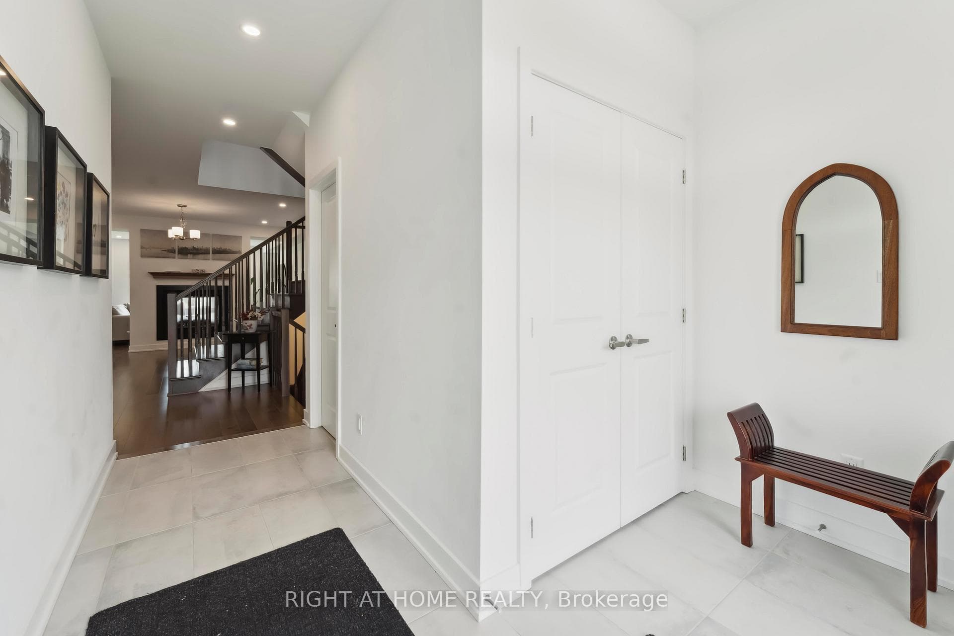 848 Beckton Heights photo 2