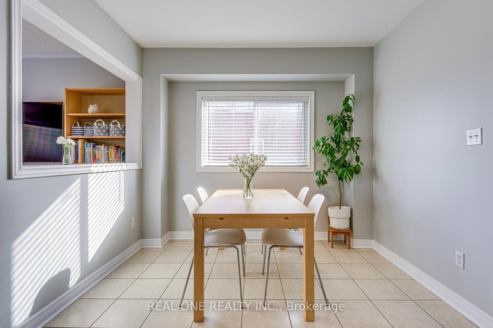 1126 Tupper Drive photo 12