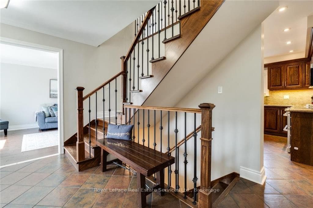 834 Syer Drive photo 4