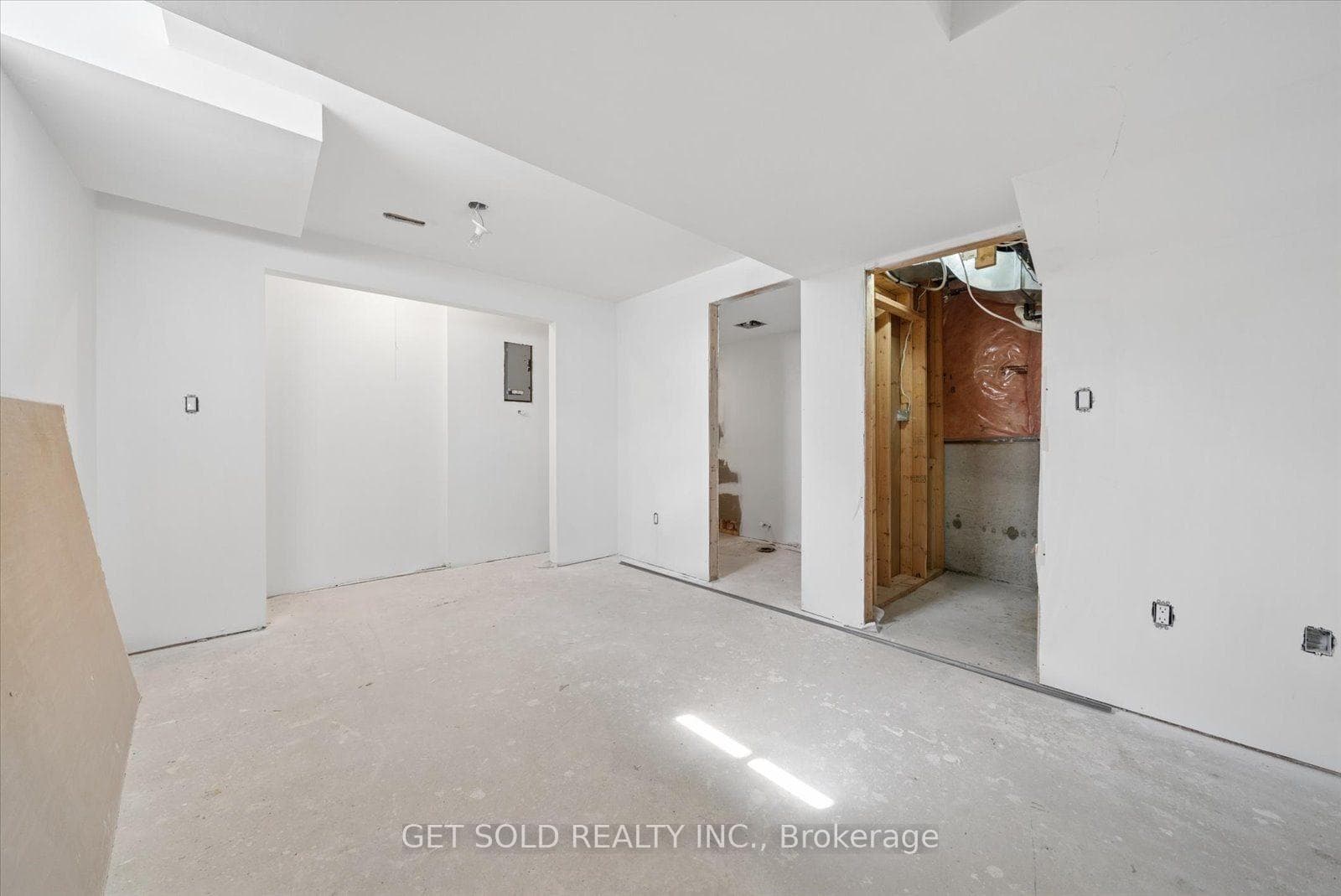 135 Earlsbridge Boulevard photo 42