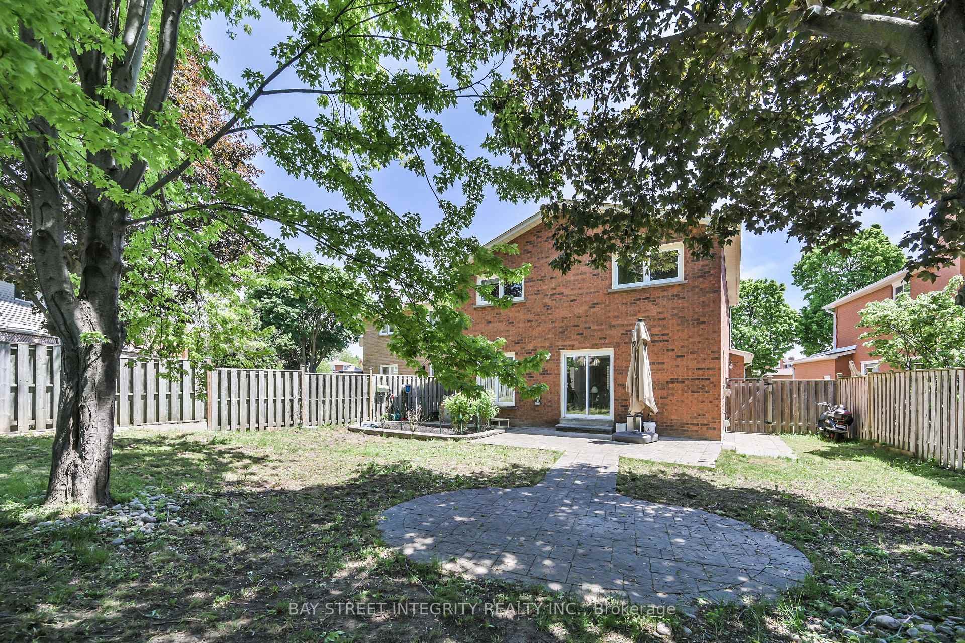 111 Michener Crescent photo 34