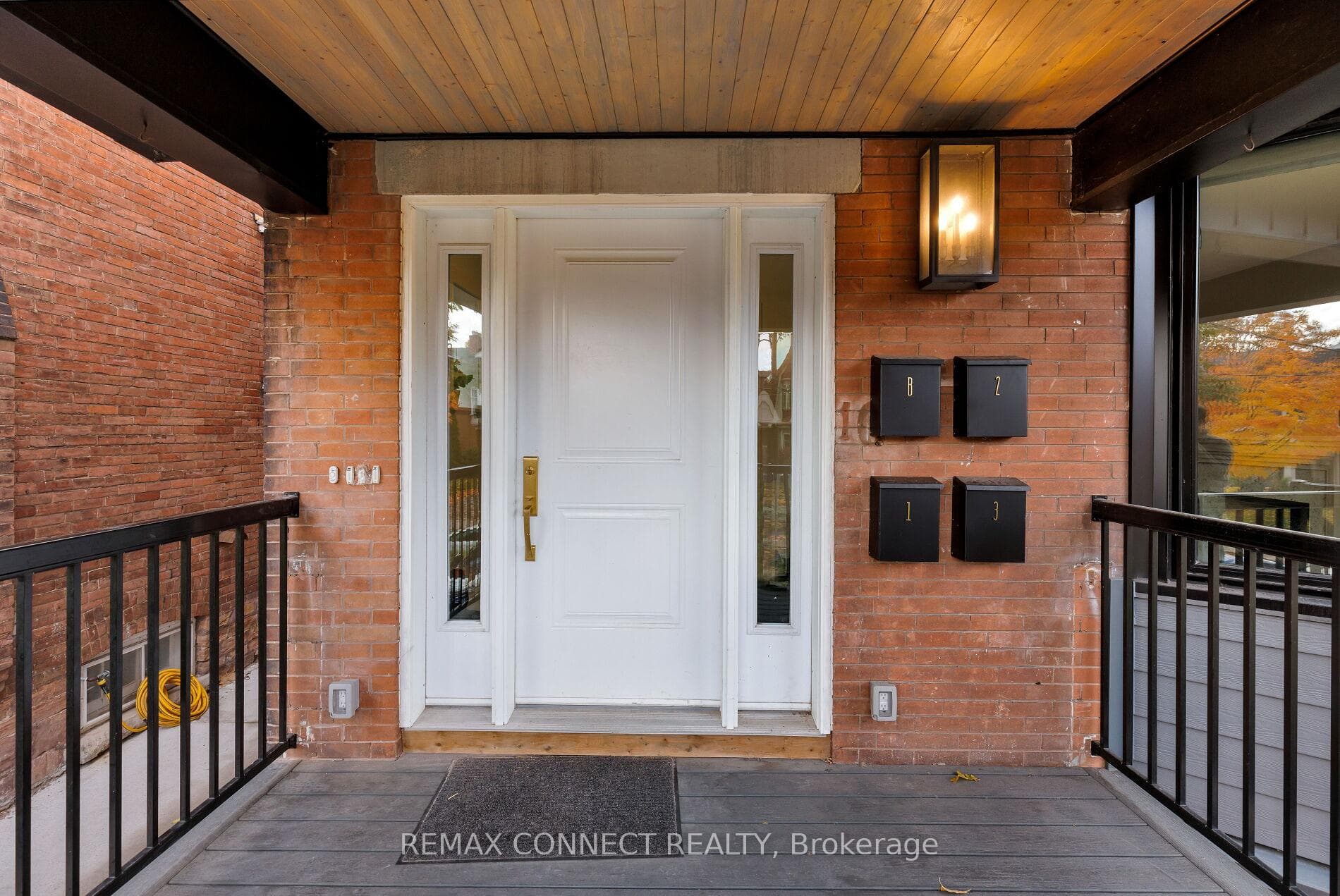 16 Rosemount Avenue Unit Main photo 4