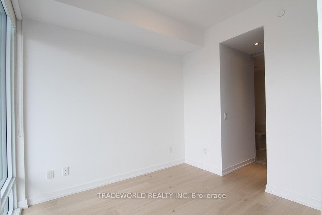 488 University Avenue Unit 2101 photo 9