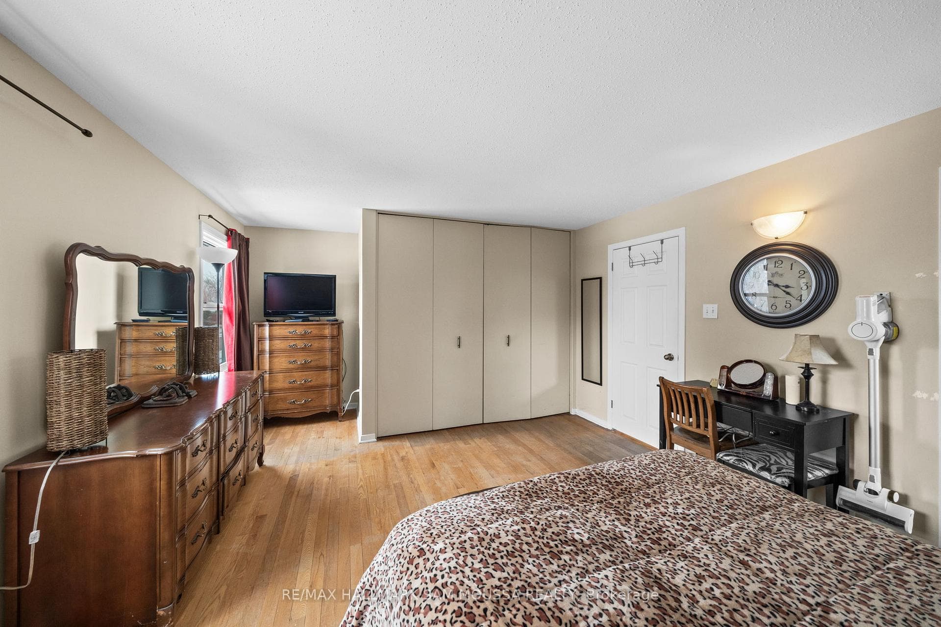 46 Seymour Avenue photo 23