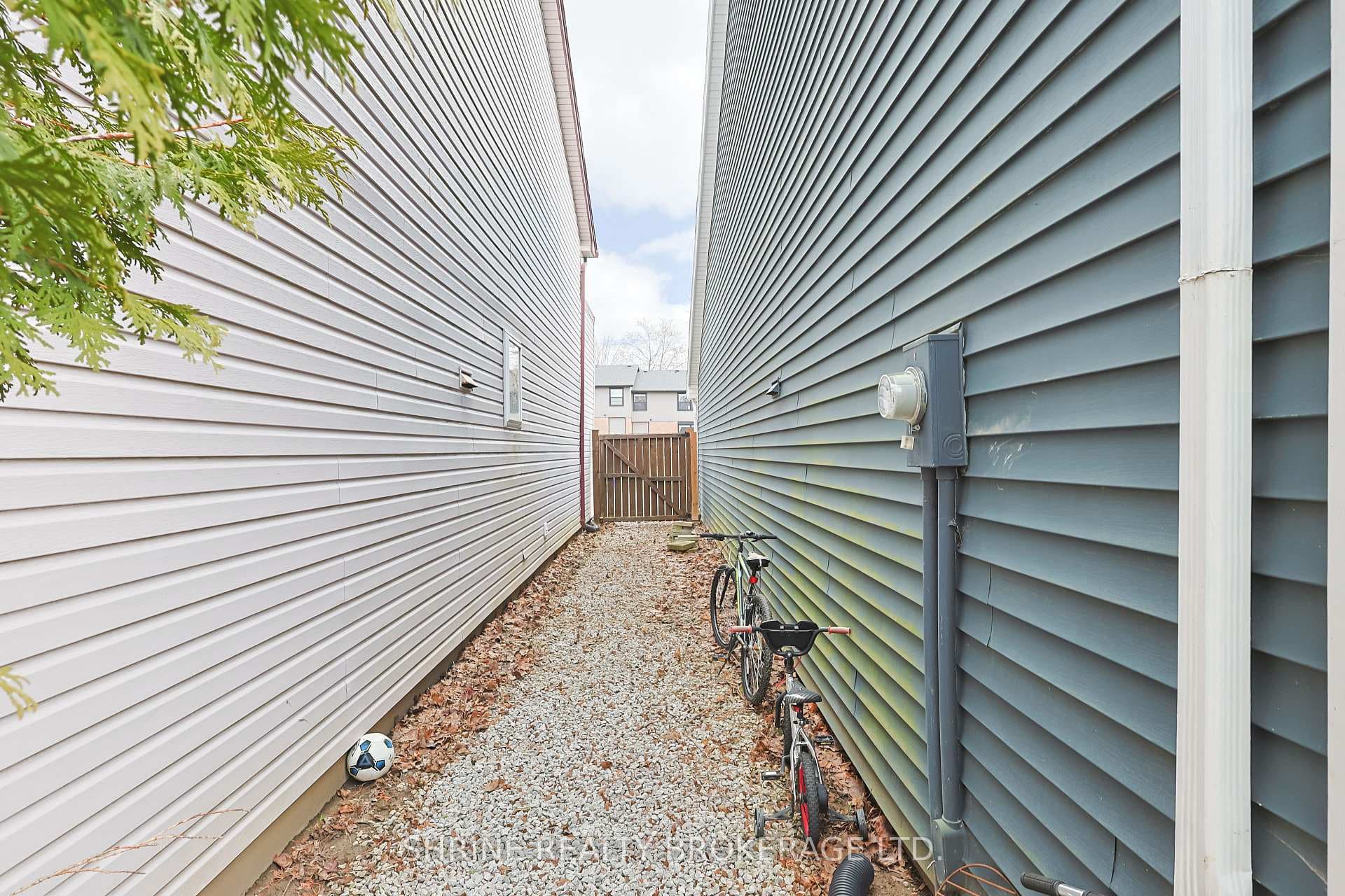 122 Andover Drive photo 44